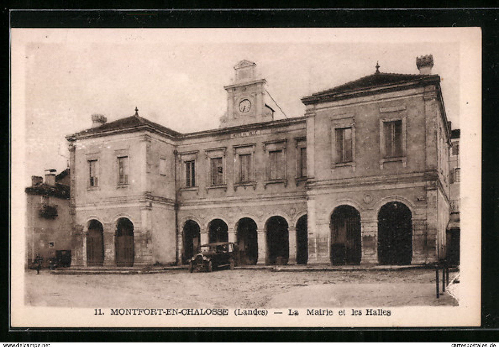 CPA Montfort-en-Chalosse, La Mairie Et Les Halles  - Montfort En Chalosse