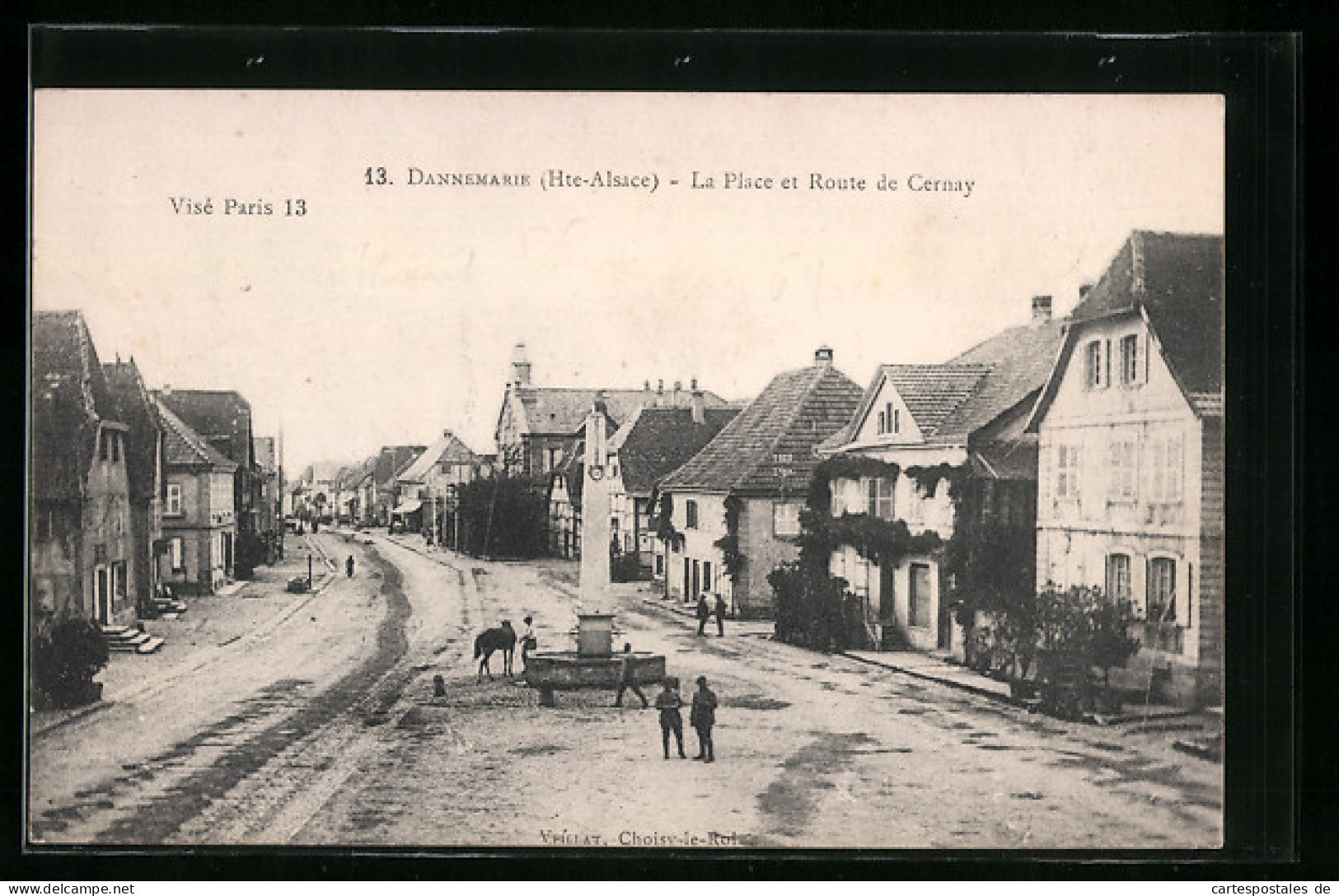 CPA Dannemarie, La Place Et Route De Cernay, Personnes  - Dannemarie