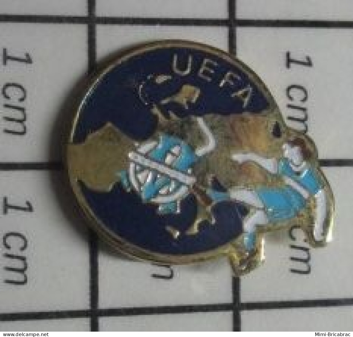 211B Pin's Pins / Beau Et Rare / SPORTS / CLUB FOOTBALL OM OLYMPIQUE MARSEILLE COUPE UEFA Jamais Gagnée ? - Voetbal