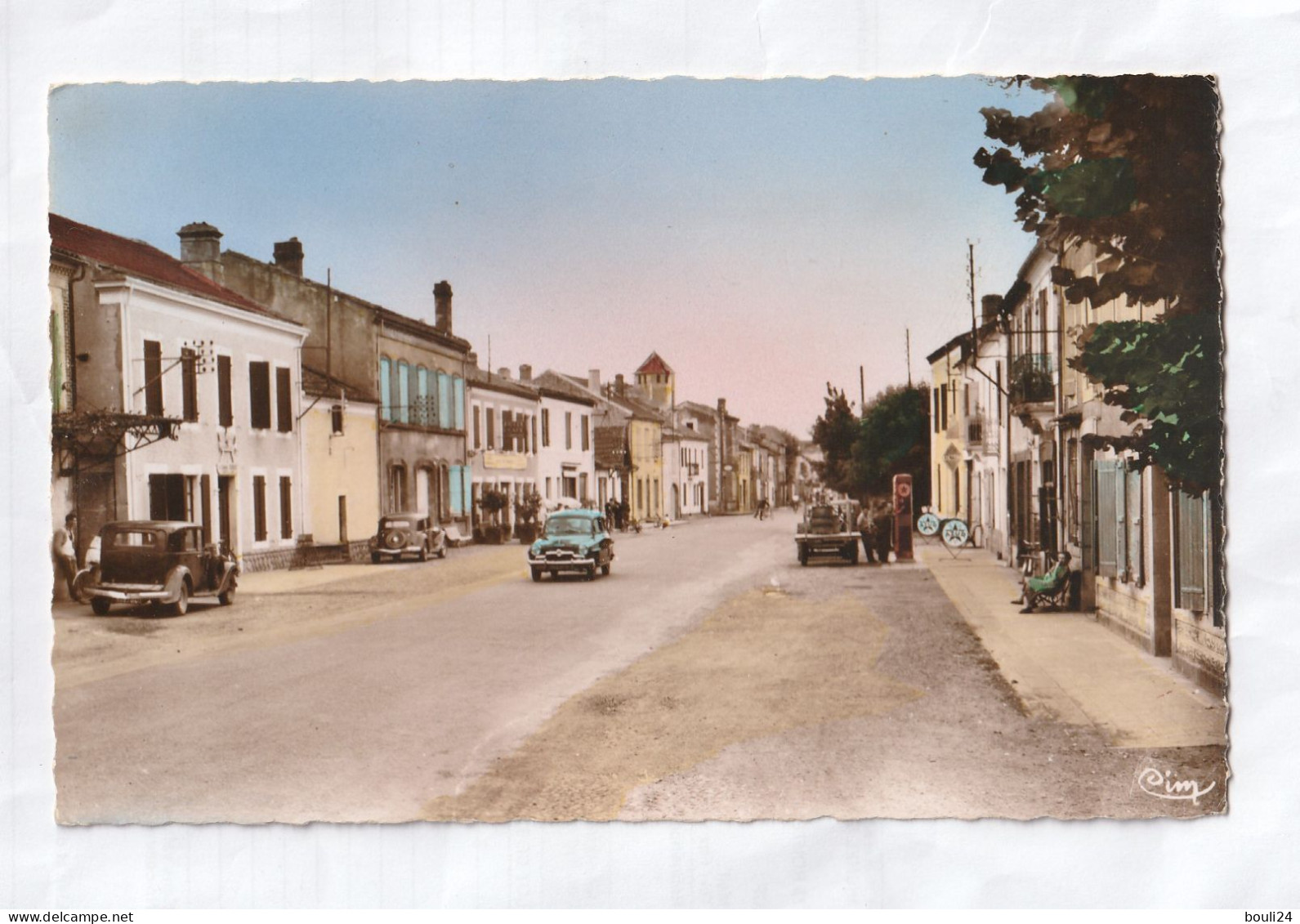 RISCLE SUR ADOUR  DANS LE GERS  AVENUE DE L'ADOUR    POMPE A ESSENCE VOITURE  SIMCA - Riscle