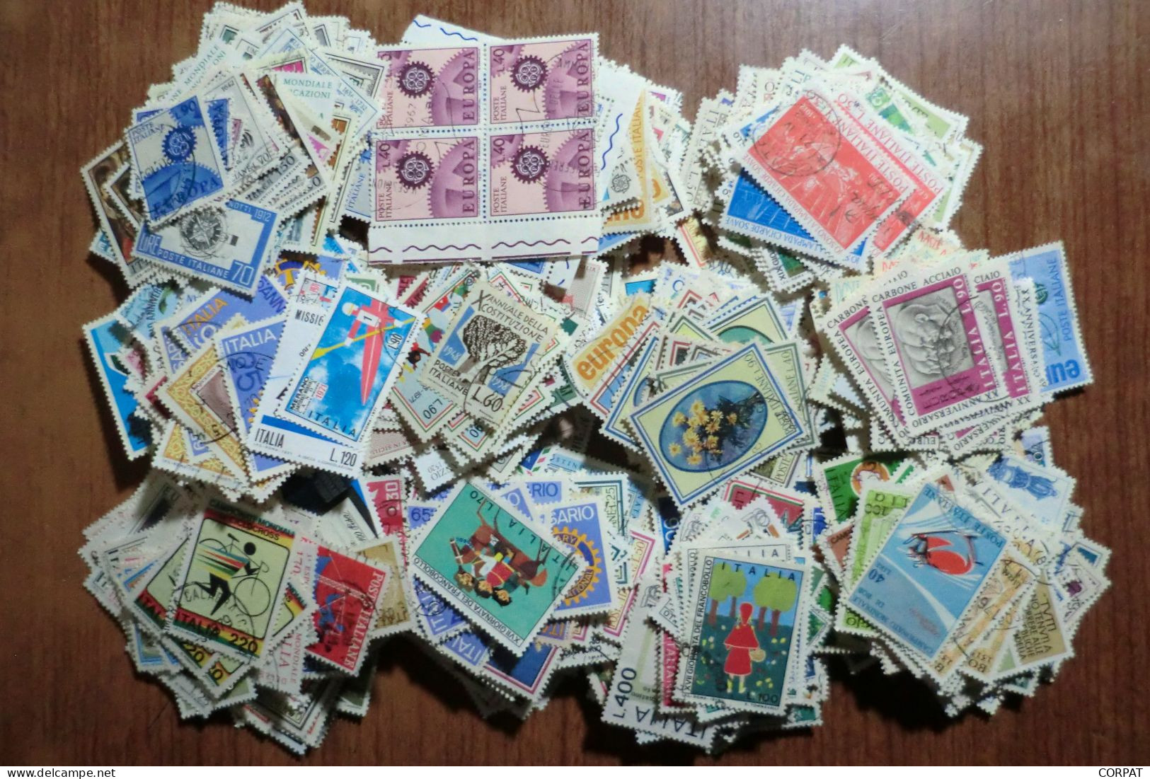 Italia : Lotto Di 1100 Francobolli Come Da Foto - Collections