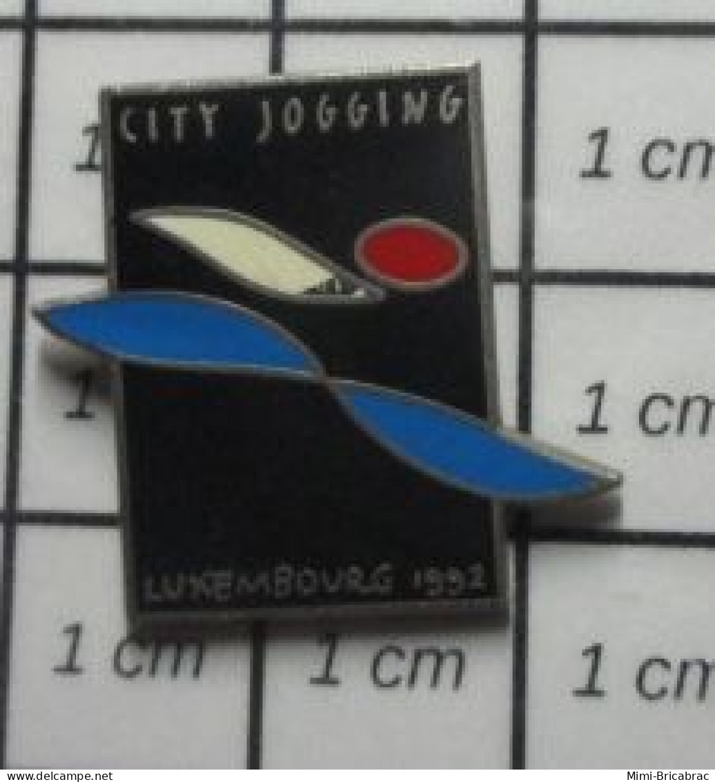 712B Pin's Pins / Beau Et Rare : SPORTS / ATHLETISME CITY JOGGING LUXEMBOURG - Leichtathletik