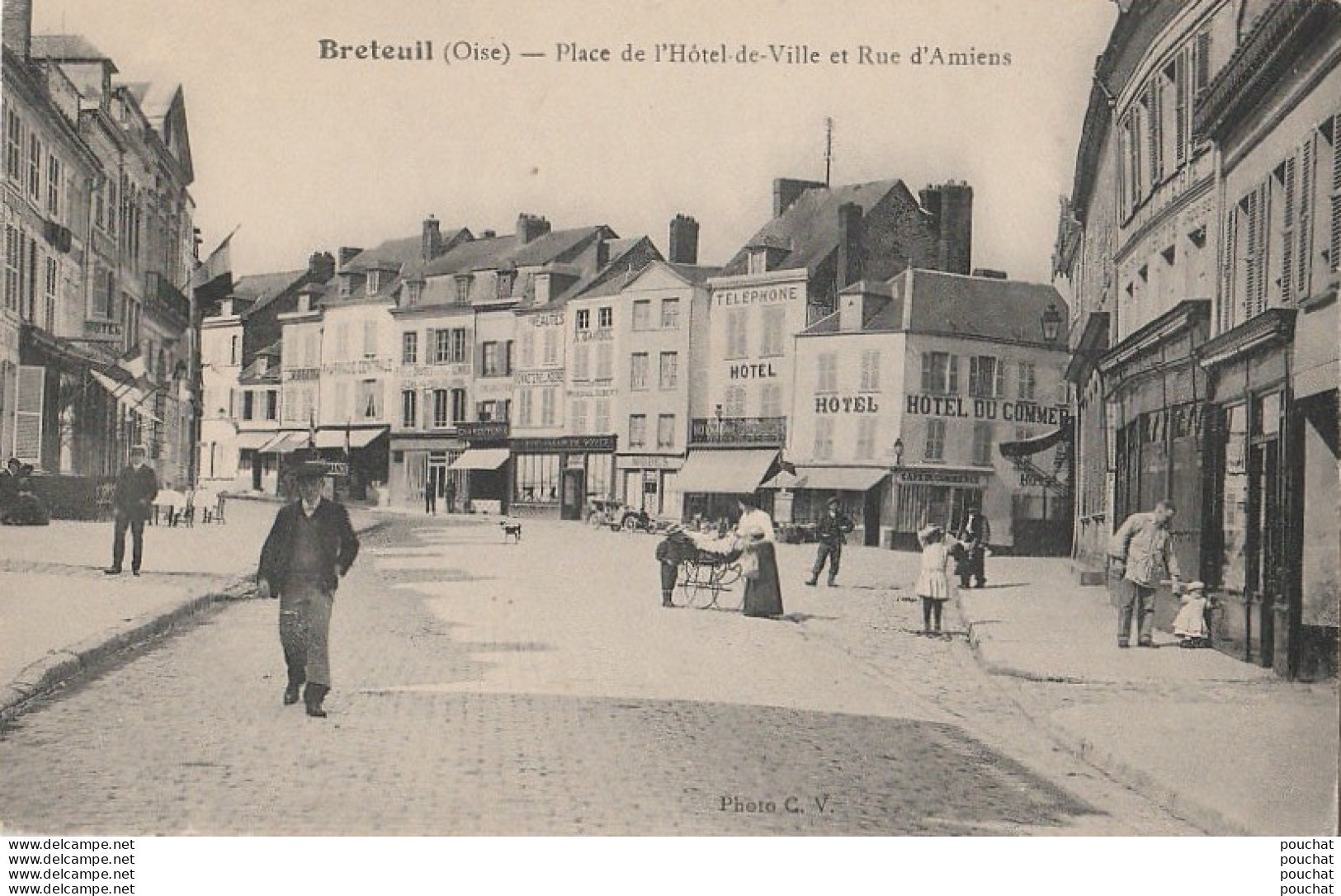 V3- 60) BRETEUIL OISE) PLACE DE L ' HOTEL DE VILLE ET RUE D' AMIENS - ( ANIMATION -  2 SCANS ) - Breteuil