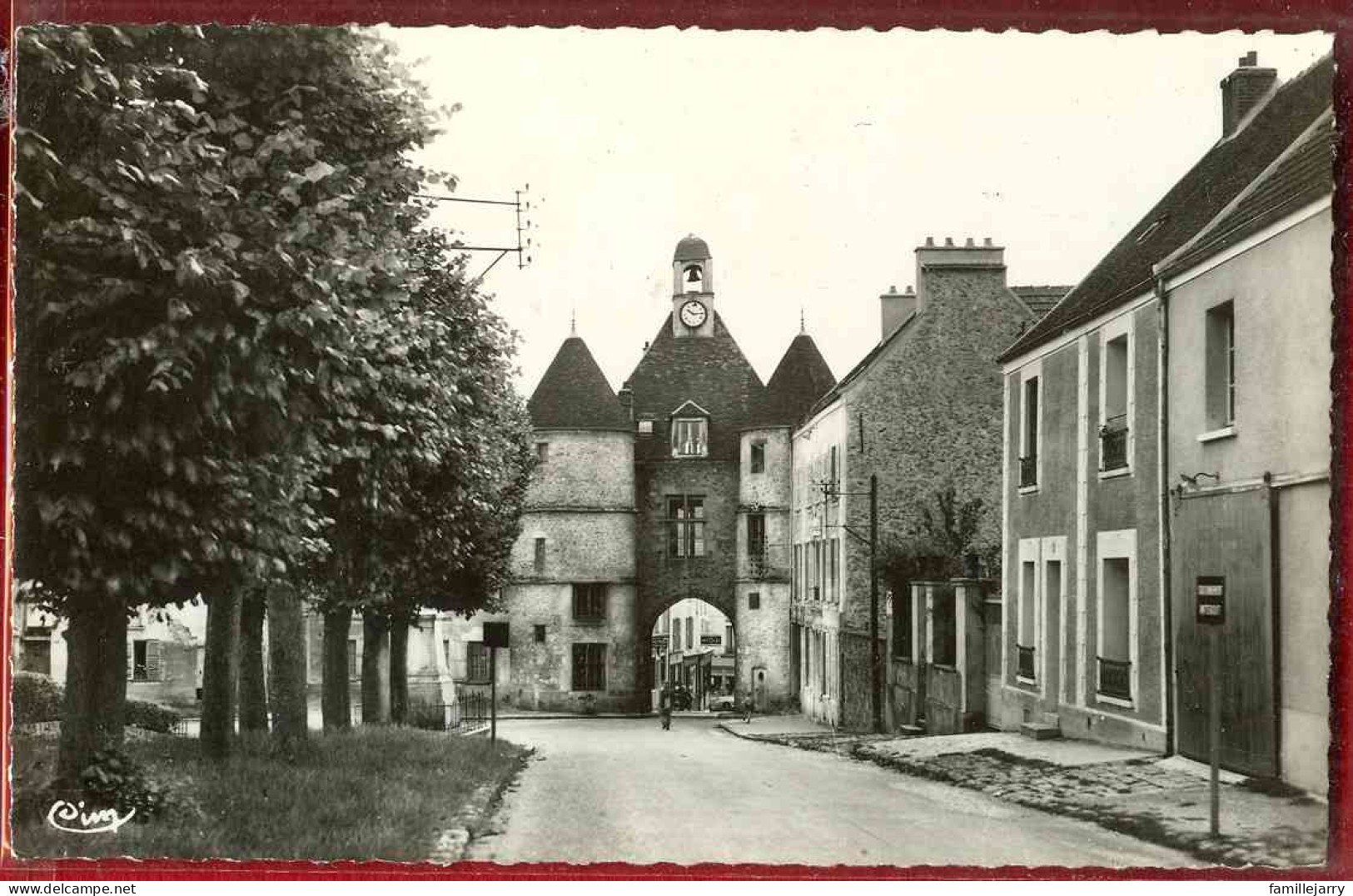 903 - CPSM - TOURNAN EN BRIE - POTERNE DU CHATEAU DES COMTES DE GARLANDE - Tournan En Brie