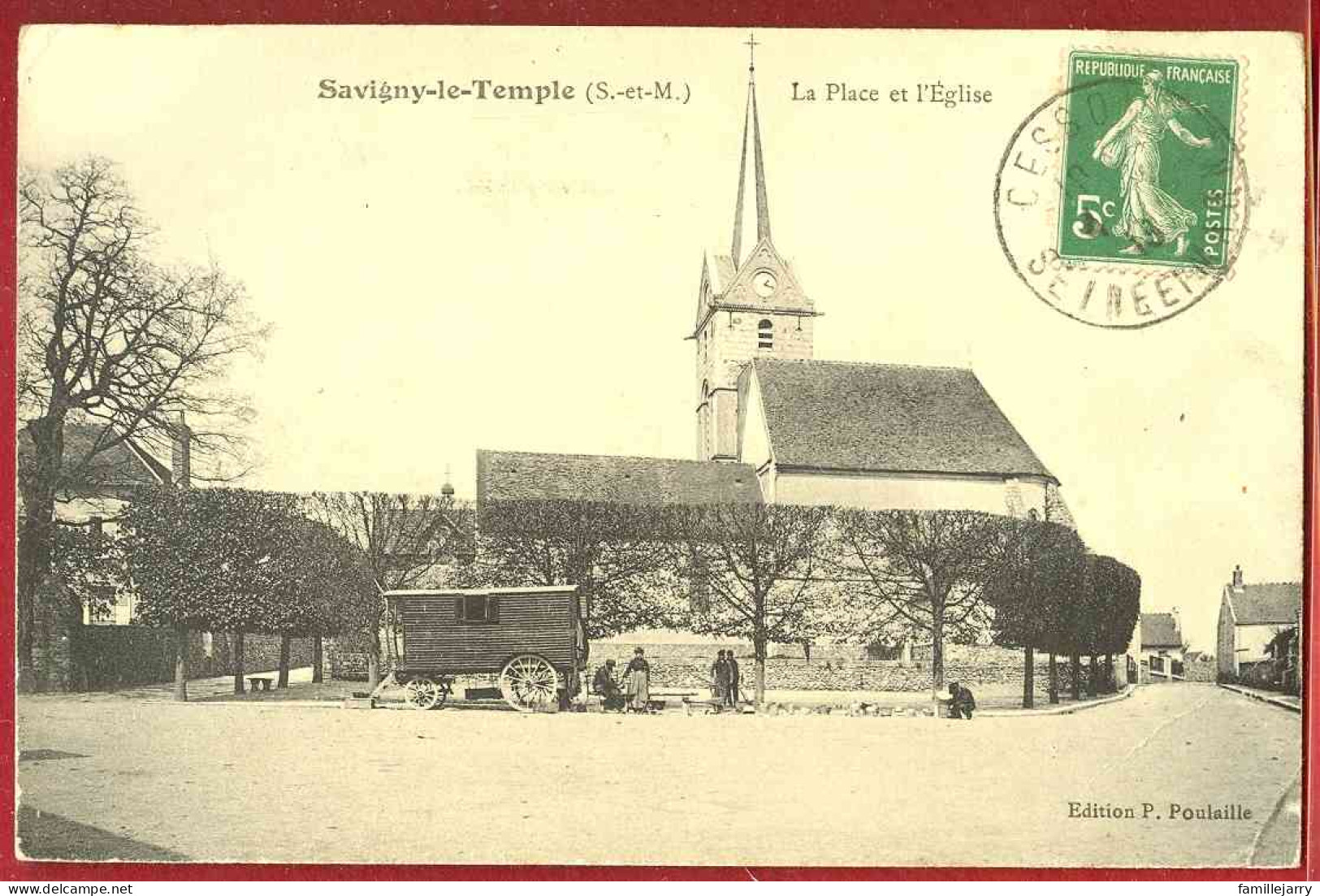 700 - SAVIGNY LE TEMPLE - LA PLACE ET L'EGLISE - Savigny Le Temple