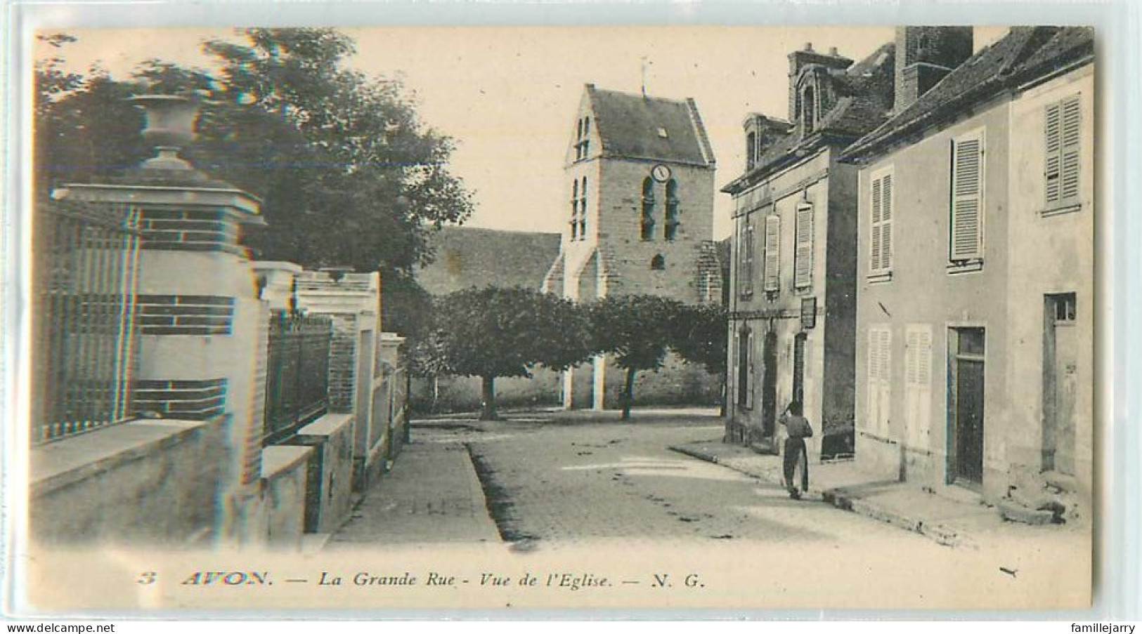 17681 - AVON - LA GRANDE RUE VUE DE L EGLISE - Avon