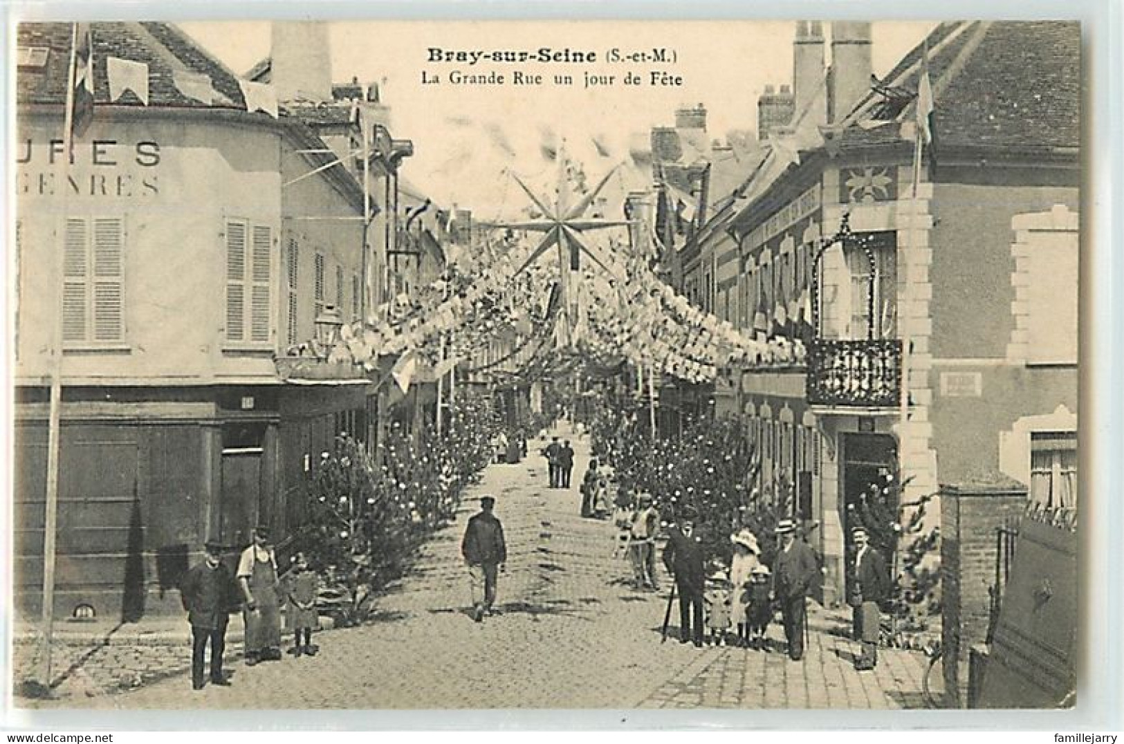 14119 - BRAY SUR SEINE - LA GRANDE RUE UN JOUR DE FETE - Bray Sur Seine