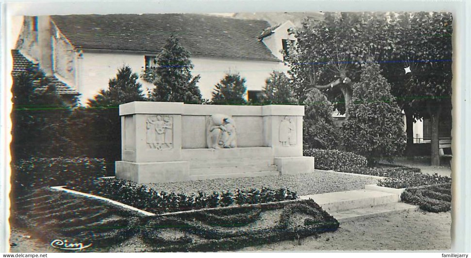 17651 - LOUVECIENNES - CPSM - MONUMENT AUX MORTS - Louveciennes