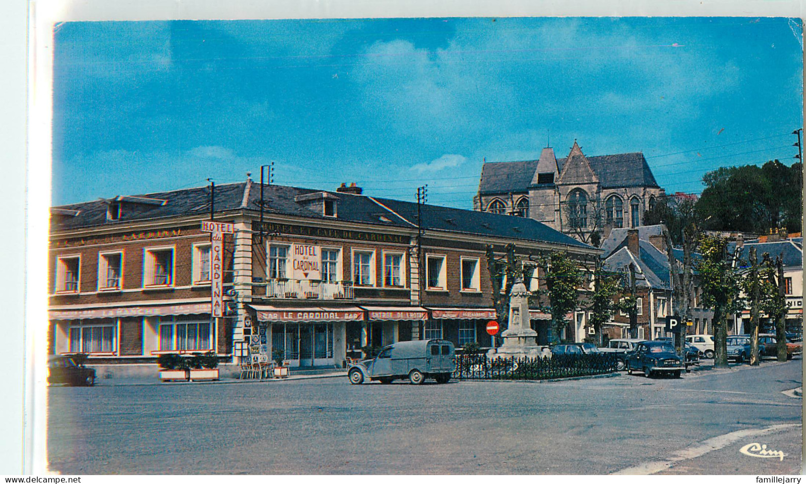 30415 - POIX DE PICARDIE - CPM - L EGLISE ET LE CARDINAL - Poix-de-Picardie