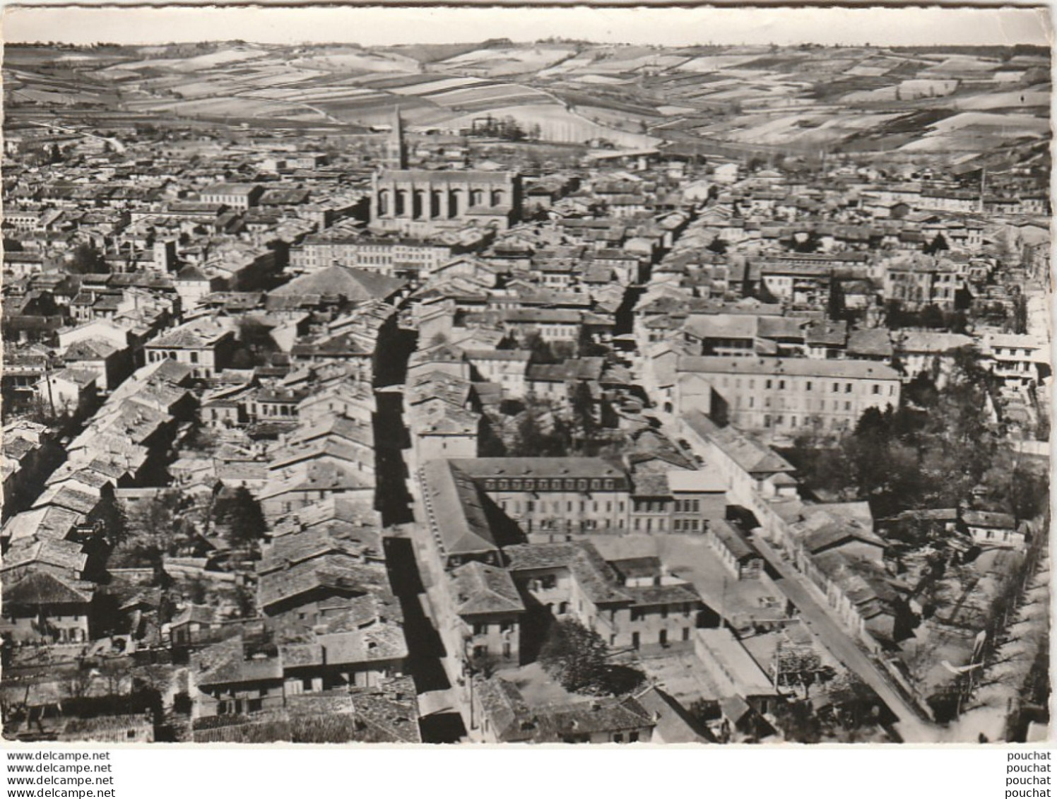 82) BEAUMONT DE LOMAGNE (TARN ET GARONNE) EN AVION AU DESSSUS DE...VUE GENERALE RUE DESPEIROUS  - ( 2 SCANS ) - Beaumont De Lomagne