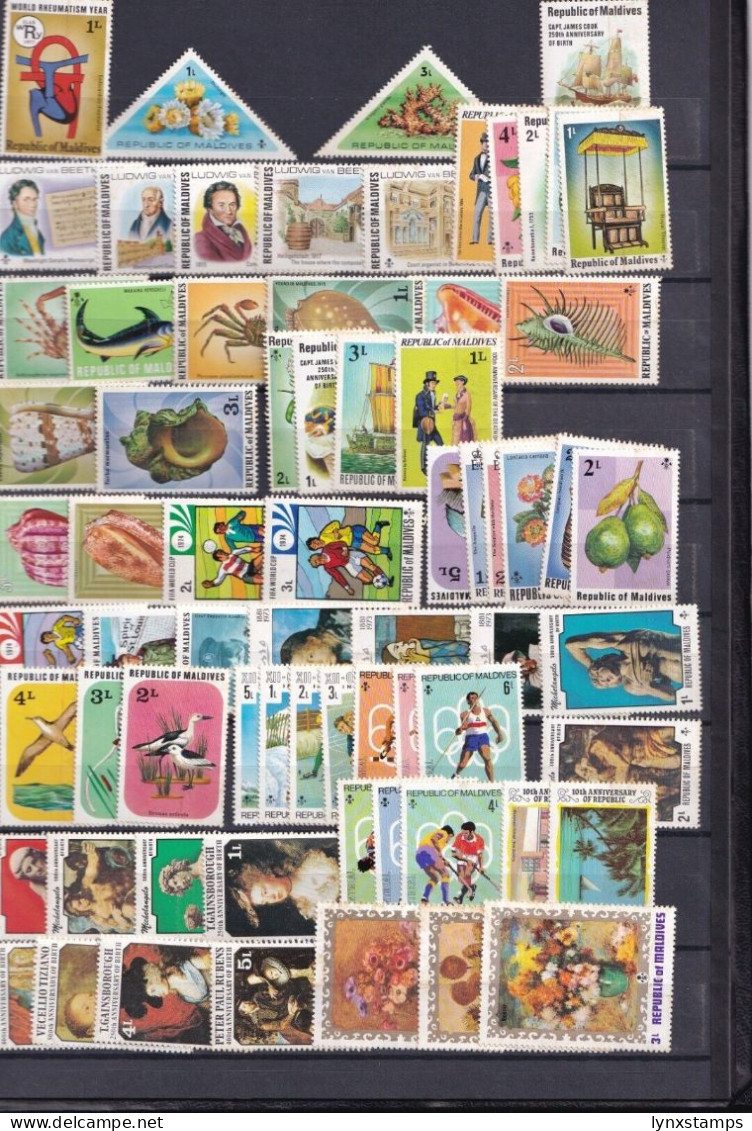 SA04 Maldives Various Selection Of Mint Stamps - Maldivas (1965-...)