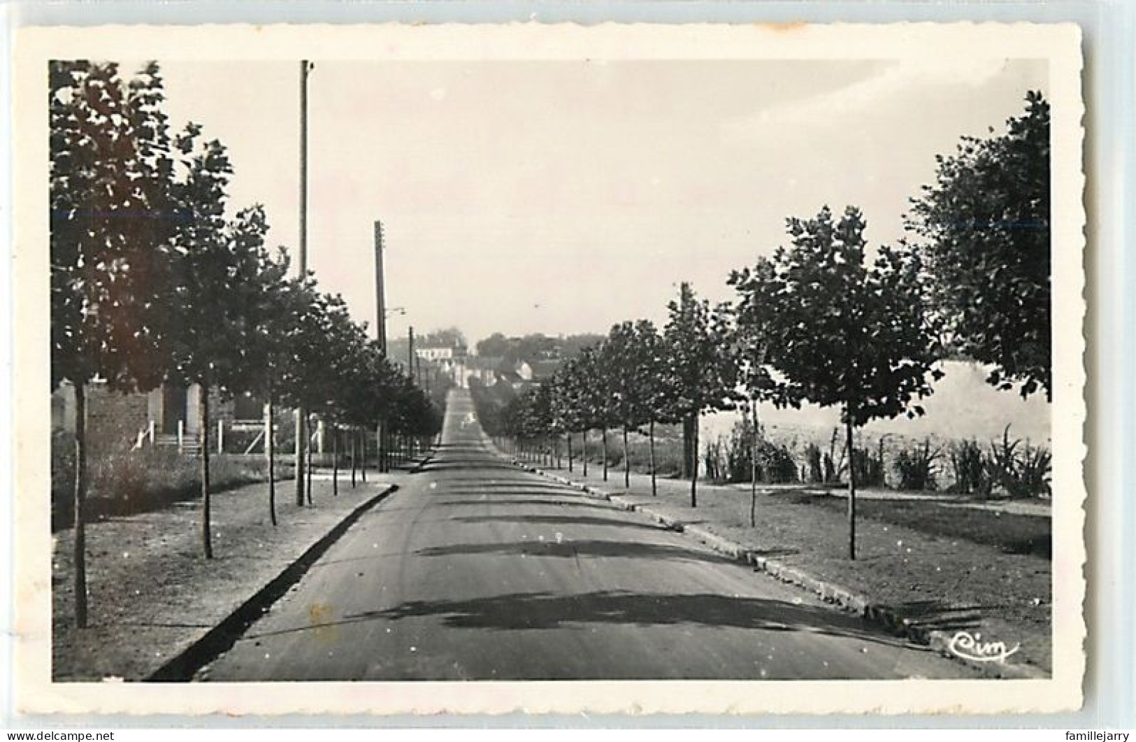 13607 - BRETIGNY SUR ORGE - CPSM - BOULEVARD DE LA REPUBLIQUE - Bretigny Sur Orge