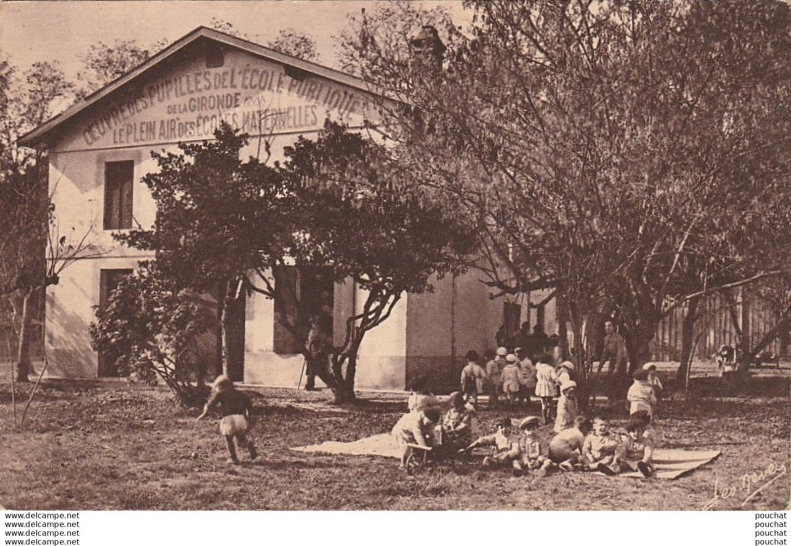 X5-33) BOURDILLAT (GIRONDE)  LE PLEIN AIR DES MATERNELLES - LE REPOS SUR LA PELOUSE - ( 2 SCANS ) - Gradignan