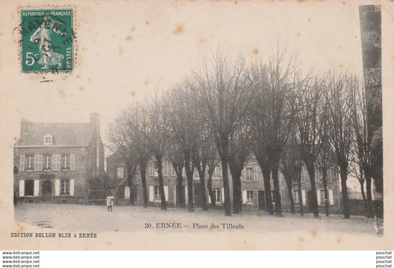 X25-53) ERNEE (MAYENNE)  PLACE DES TILLEULS - Ernee