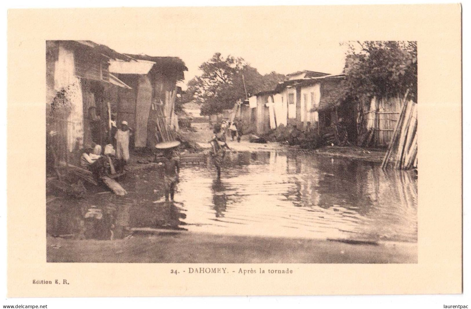 Dahomey - Après La Tornade - édit. E.R. 24 + Verso - Dahomey