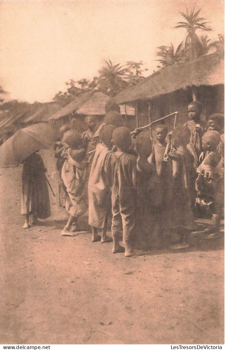 CONGO - Au Village Chrétien Enfants Au Jeu - Mission Des RR. PP. Jésuites Au Kwango - Animé - Carte Postale Ancienne - Congo Belge
