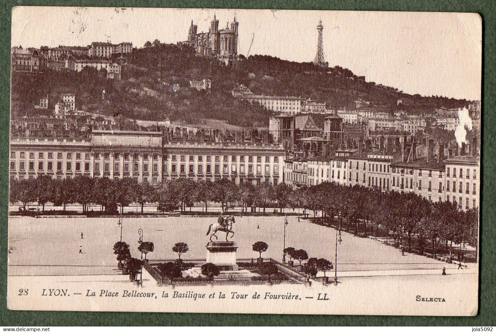 69 + LYON - La Place Bellecour - La Basilique Et La Tour De Fourvière - Lyon 2