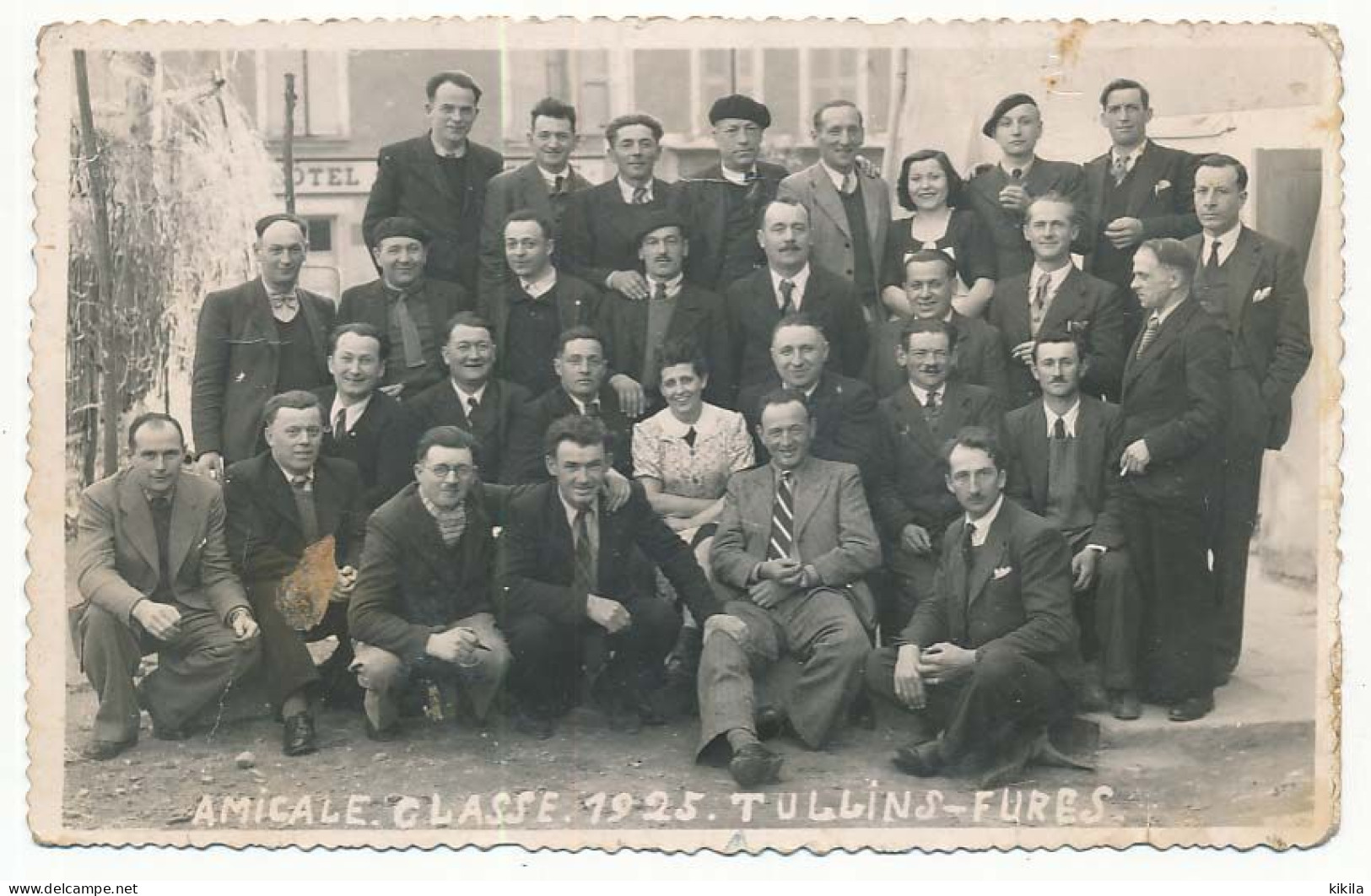 CPSM Dentelée 9 X 14 Isère  TULLINS - FURES Amicale Classe 1925   En 1950??? - Tullins