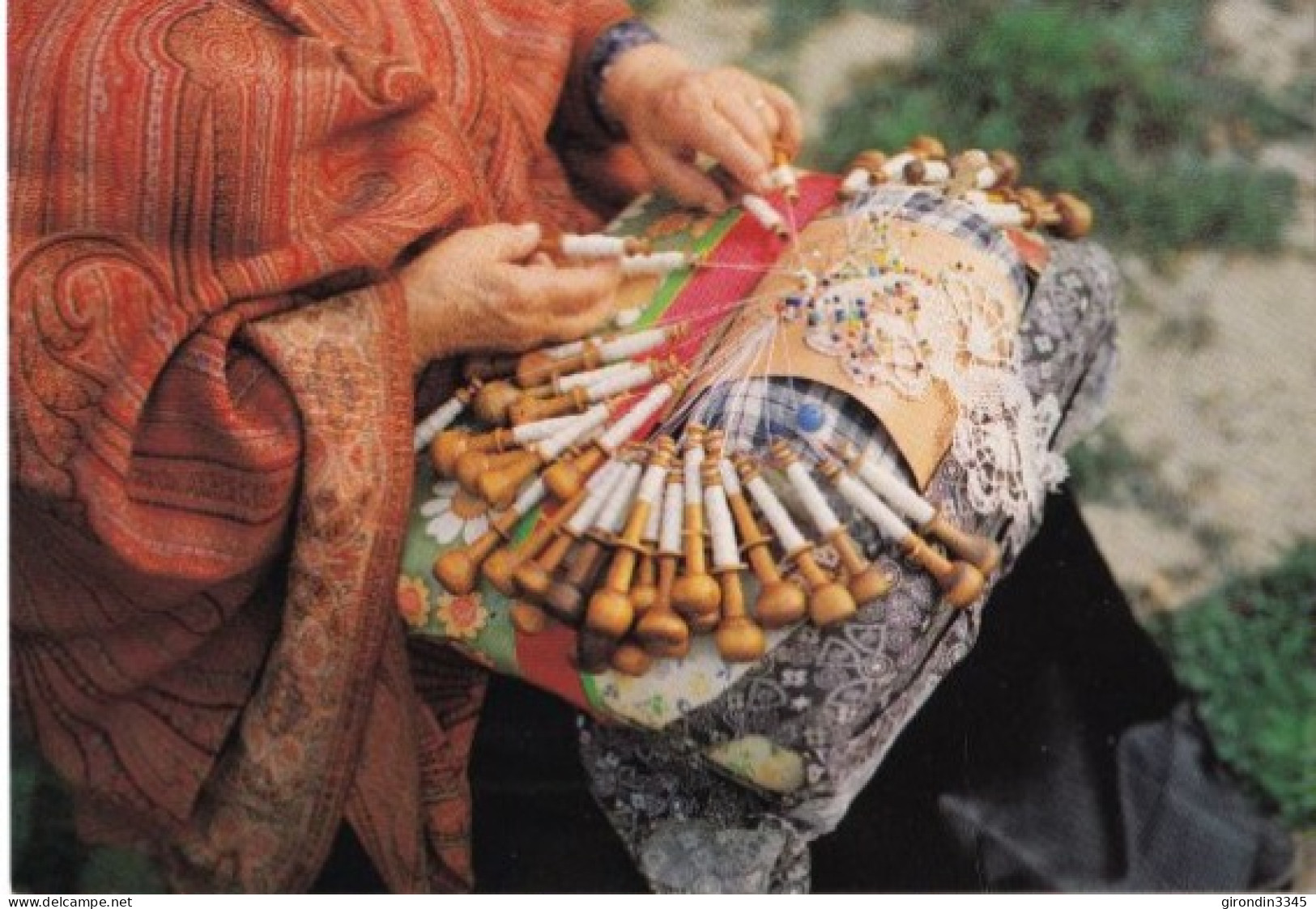 La DENTELLIERE Un Carreau De DENTELLIERE Du VELAY - Artisanat