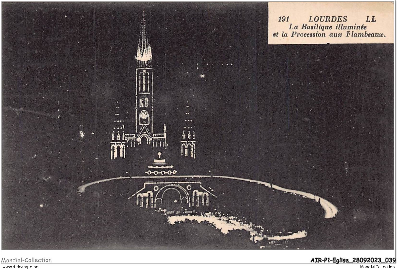 AIRP1-EGLISE-0020 - Lourdes - La Basilique Illuminée Et La Procession Aux Flambeaux - Eglises Et Cathédrales