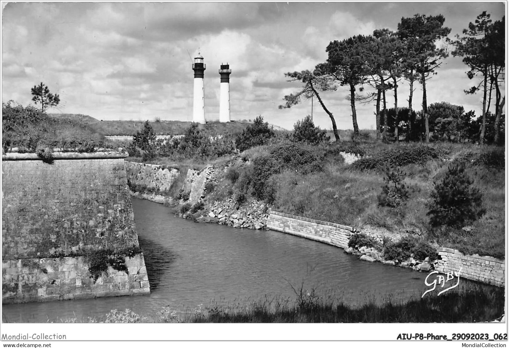 AIUP8-0720 - PHARE - Ile D'aix - Les Phares Et Les Remparts  - Lighthouses