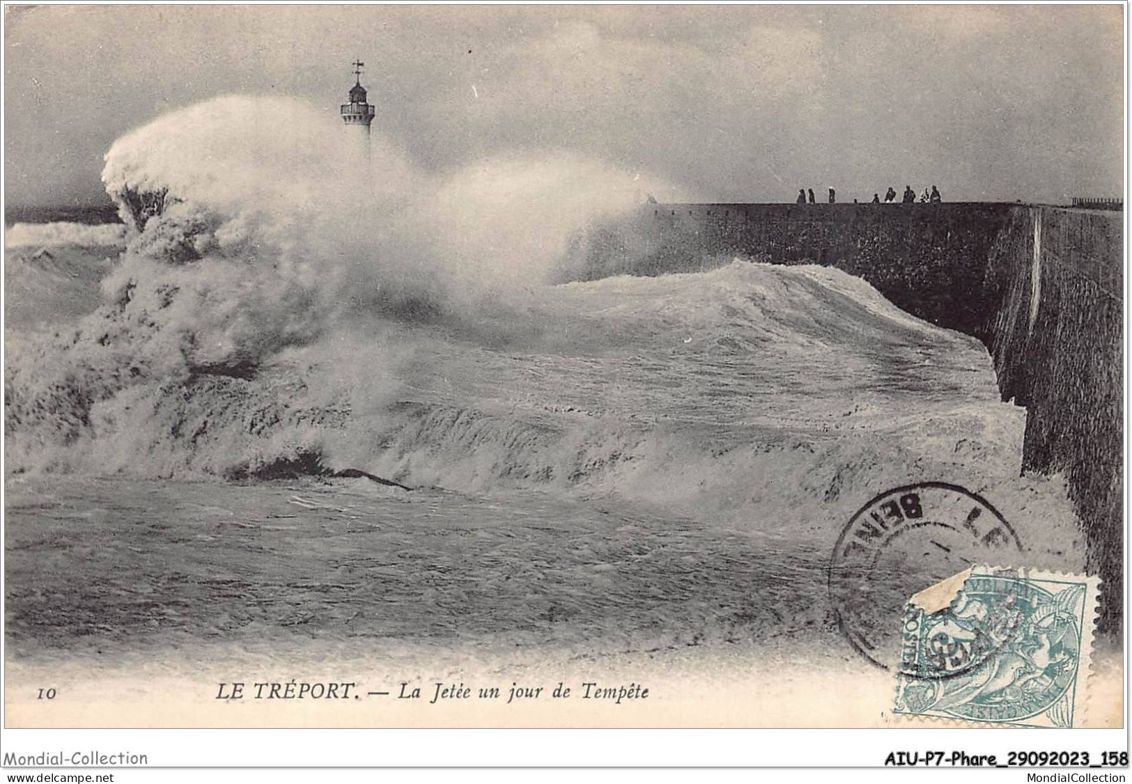 AIUP7-0672 - PHARE - Le Tréport - La Jetée Un Jour De Tempete - Lighthouses