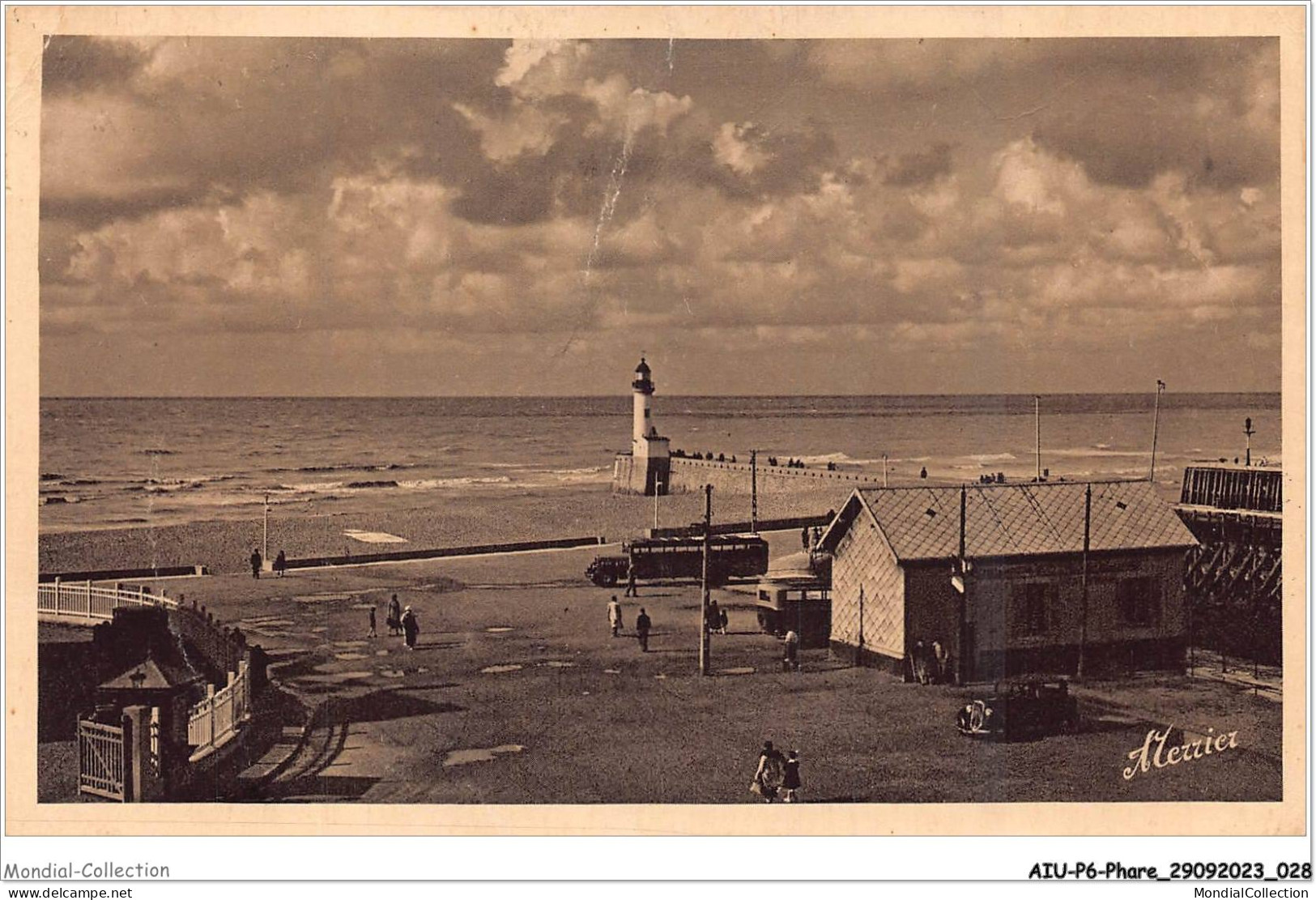 AIUP6-0506 - PHARE - Le Treport - L'abri Du Canot De Sauvetage Et Le Phare - Fari