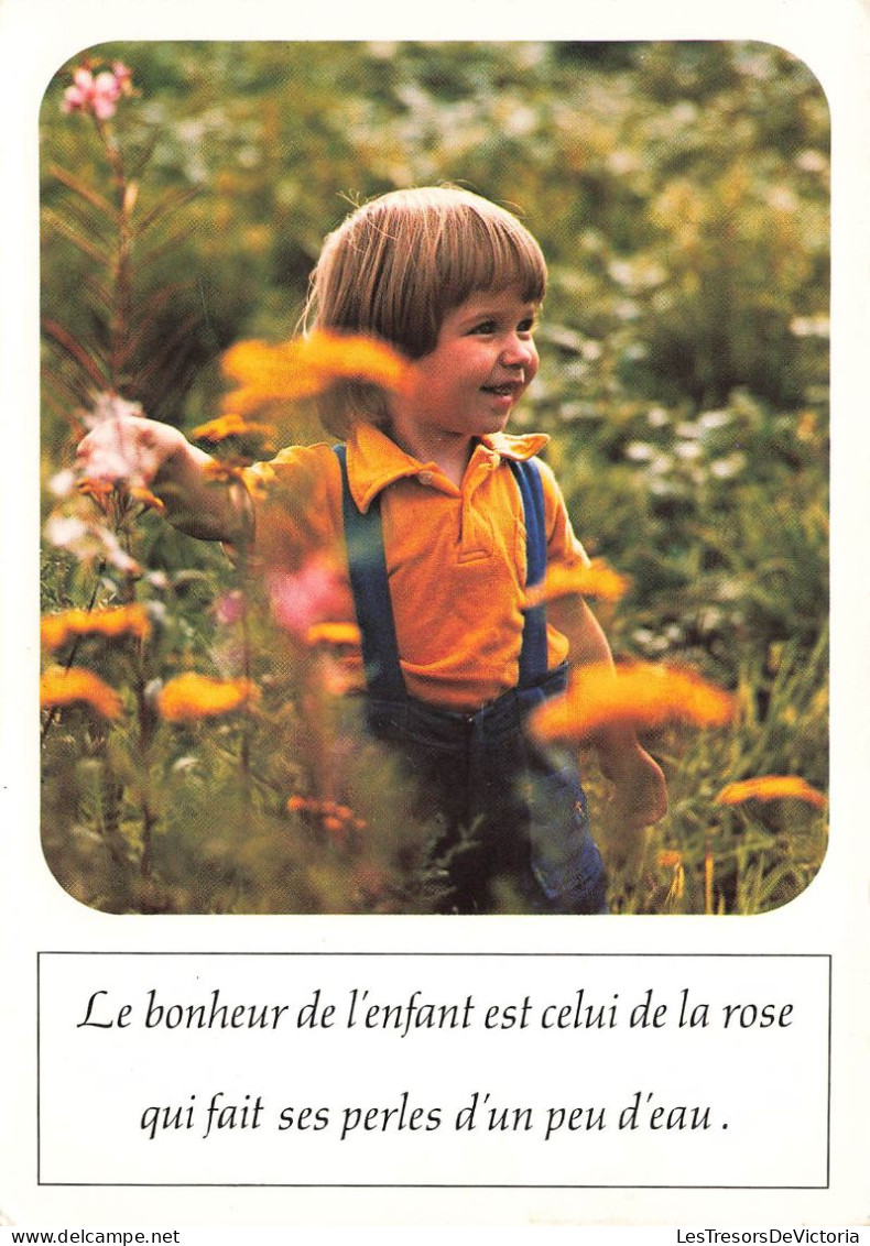 ENFANTS - Le Bonheur De L'enfant Est Celui De La Rose Qui Fait Ses Perles D'un Peu D'eau - Colorisé - Carte Postale - Portraits