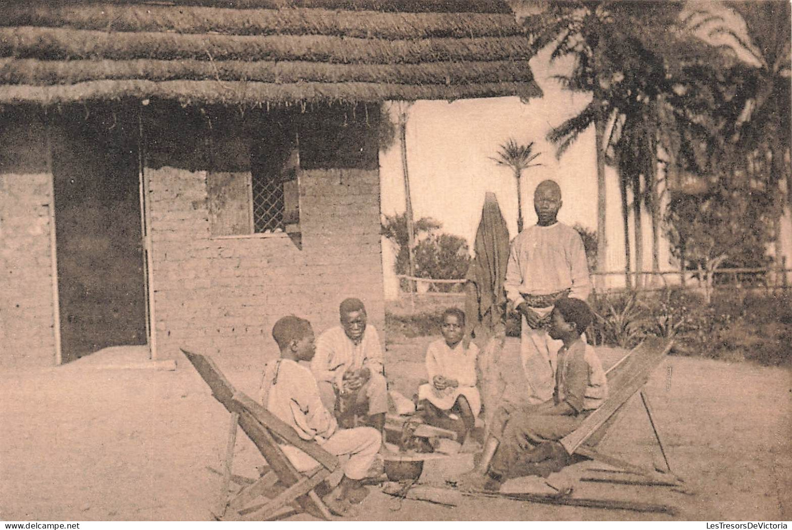 CONGO BELGE - Élèves Catéchistes Autour Du Pot Au Feu - Carte Postale Ancienne - Belgian Congo