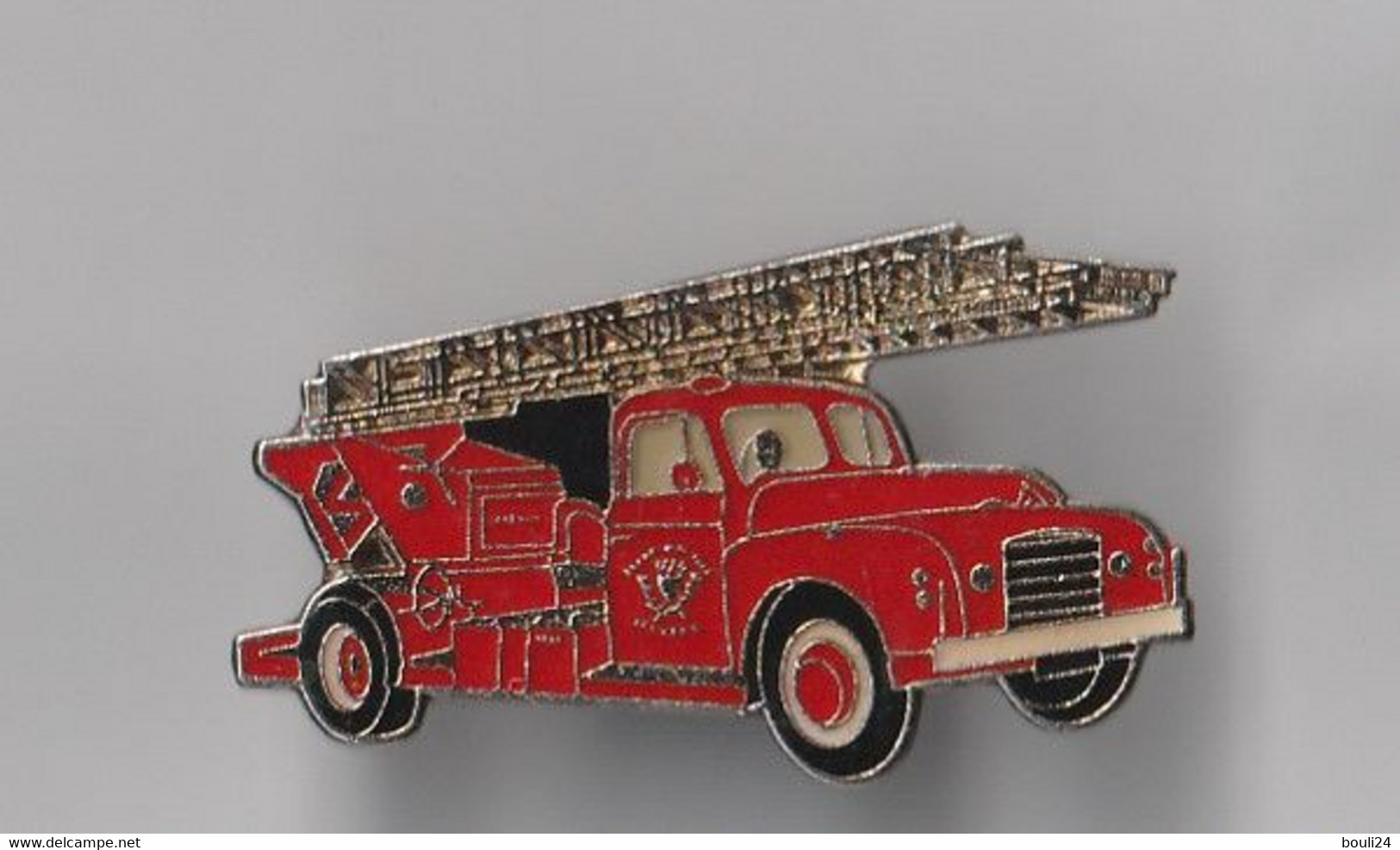 PIN'S THEME POMPIERS DE PARIS   LOGO AVEC DOUBLE CHELLE VEHICULE RENAULT - Brandweerman