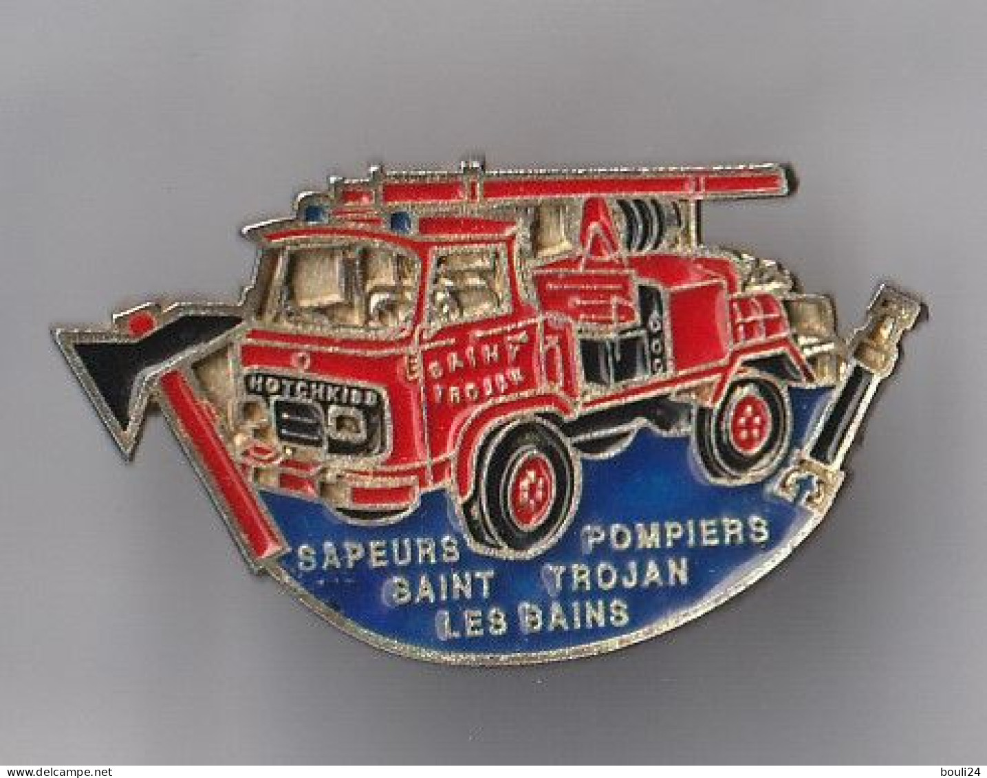 PIN'S THEME POMPIERS  DE SAINT TROJAN LES BAINS - Pompiers