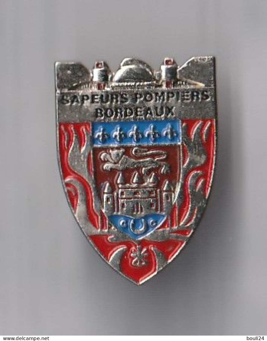 PIN'S THEME POMPIERS SAPEURS DE BORDEAUX  EN GIRONDE UN BLASON - Bomberos