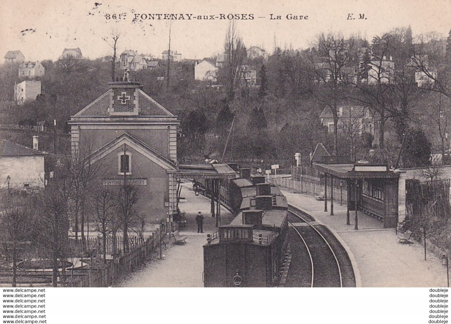 D92   FONTENAY AUX ROSES  La Gare  .......... Avec Train En Gare - Fontenay Aux Roses