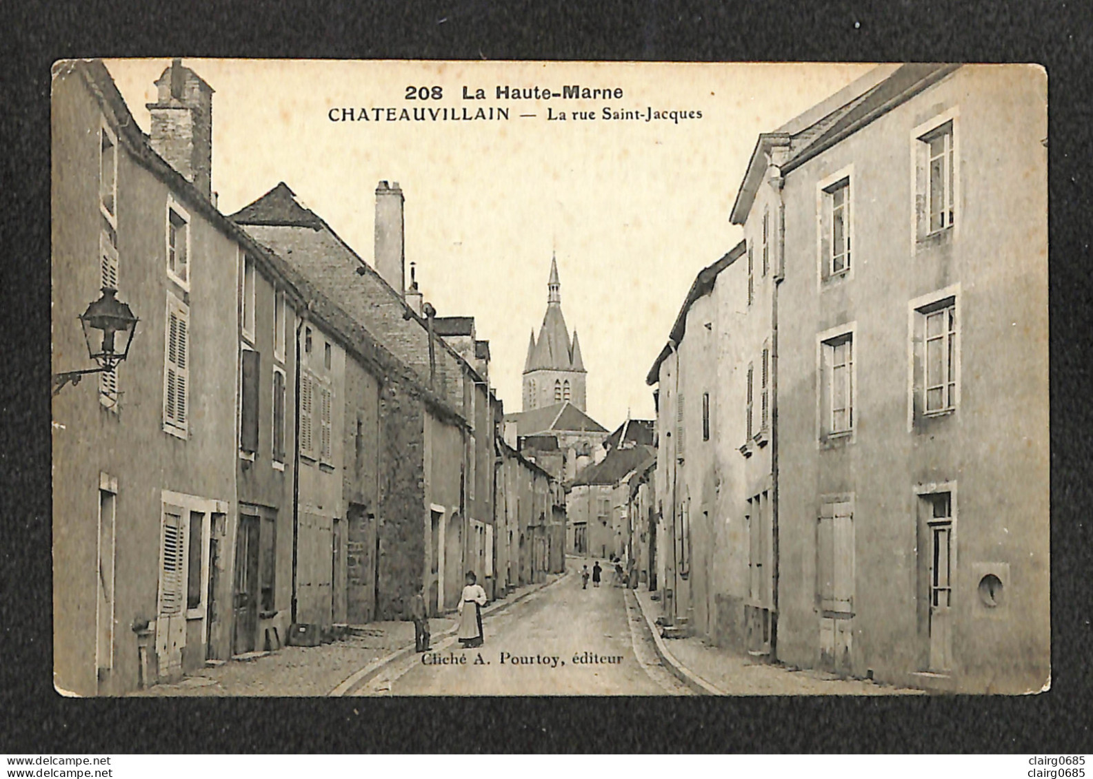 52 - CHATEAUVILLAIN - La Rue Saint-Jacques - Chateauvillain