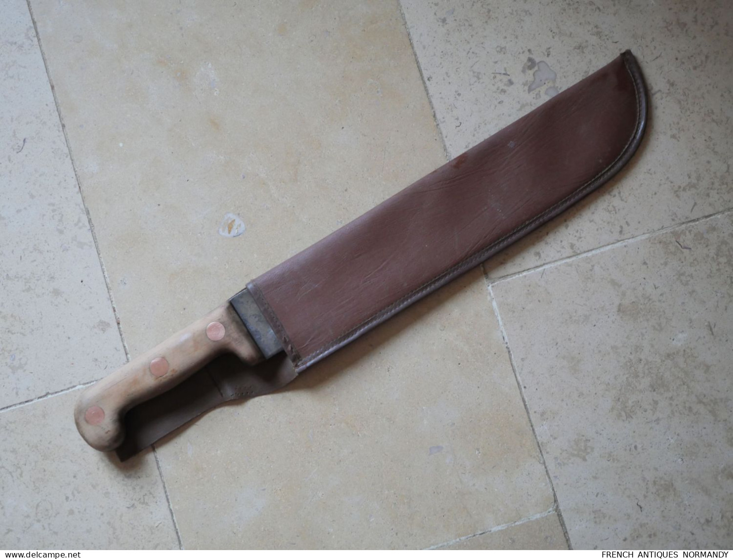 Couteau Machette Avec étui Sans Doute Militaire - époque Après Guerre Ou WWII   Longueur Lame 39 Cm - Blankwaffen