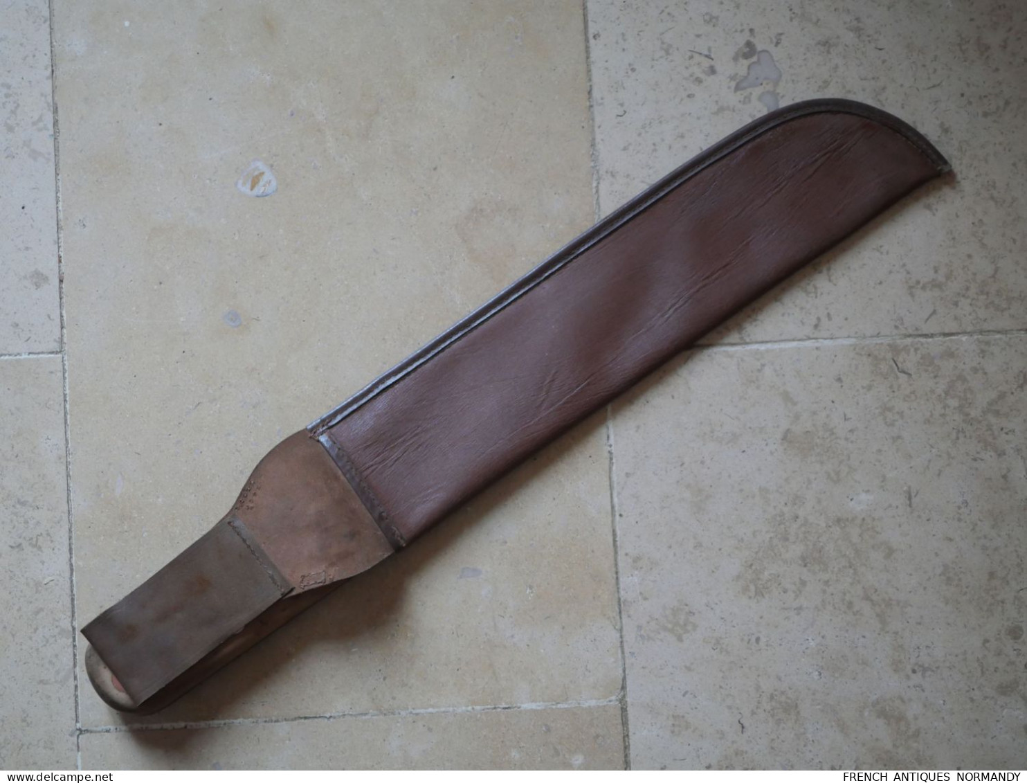 Couteau Machette Avec étui Sans Doute Militaire - époque Après Guerre Ou WWII   Longueur Lame 39 Cm - Armes Blanches