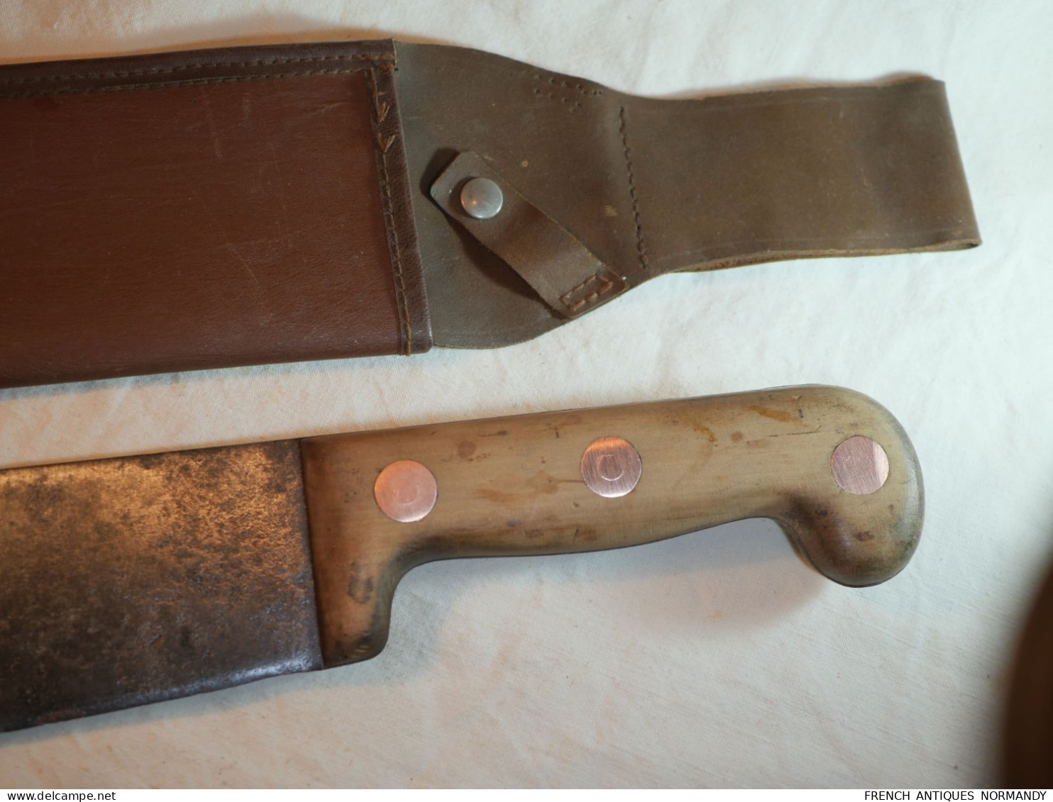 Couteau machette avec étui sans doute militaire - époque après guerre ou WWII   Longueur lame 39 cm