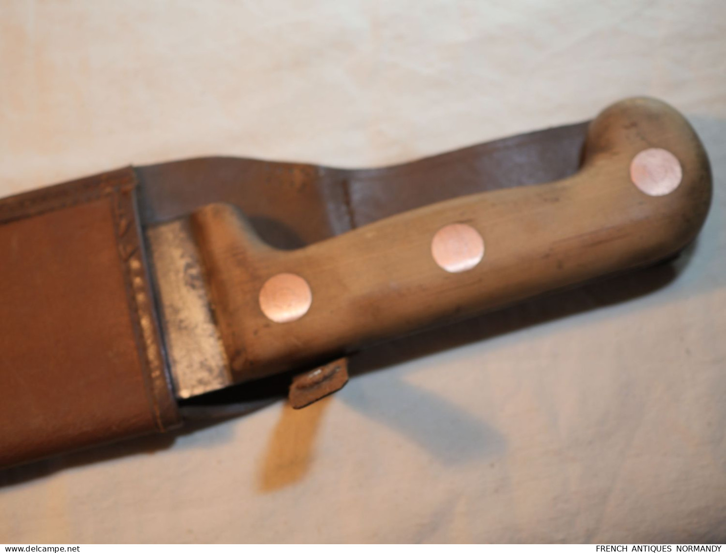 Couteau machette avec étui sans doute militaire - époque après guerre ou WWII   Longueur lame 39 cm
