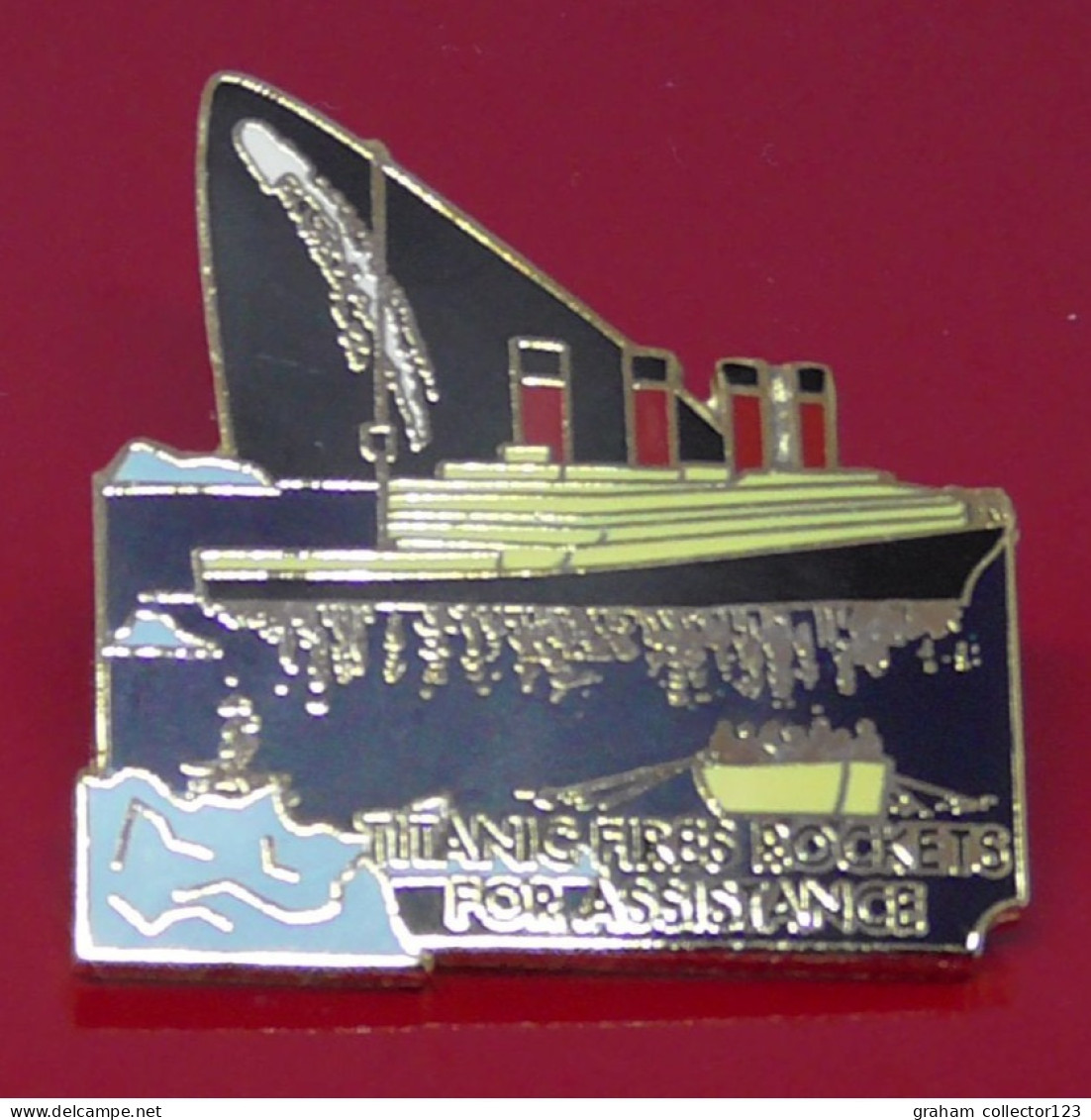 Modern Enamel And Metal Badge Danbury Mint The Titanic Ship Boat Titanic Fires Rockets For Assistance - Transports