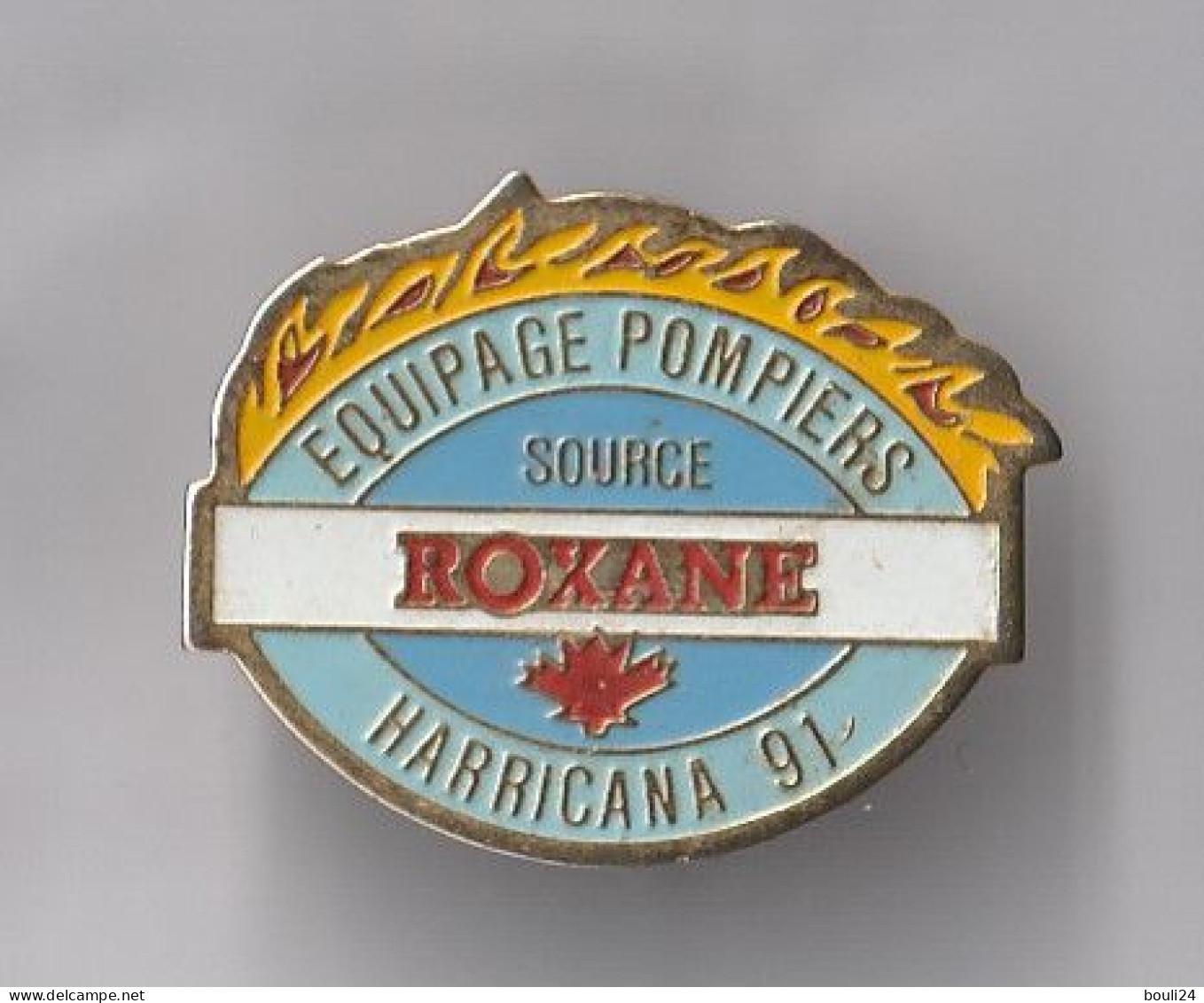 PIN'S THEME POMPIERS  EQUIPAGE SOURCE ROXANE  HARRICANA  AU CANADA - Pompiers