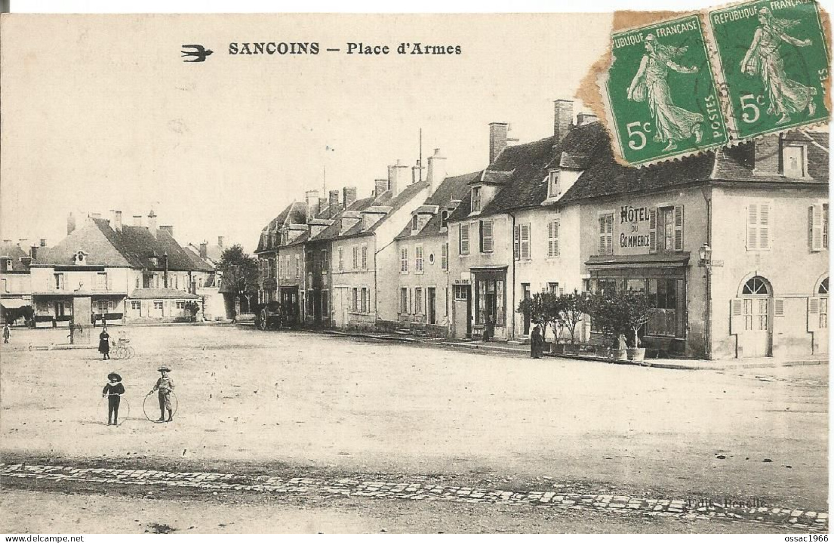 18 SANCOINS Place D Armes - Sancoins