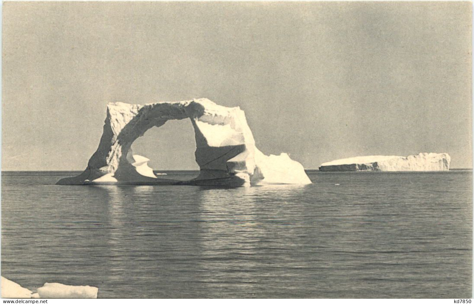 Nordgronland - Schwimmendes Eisbergtor - Greenland