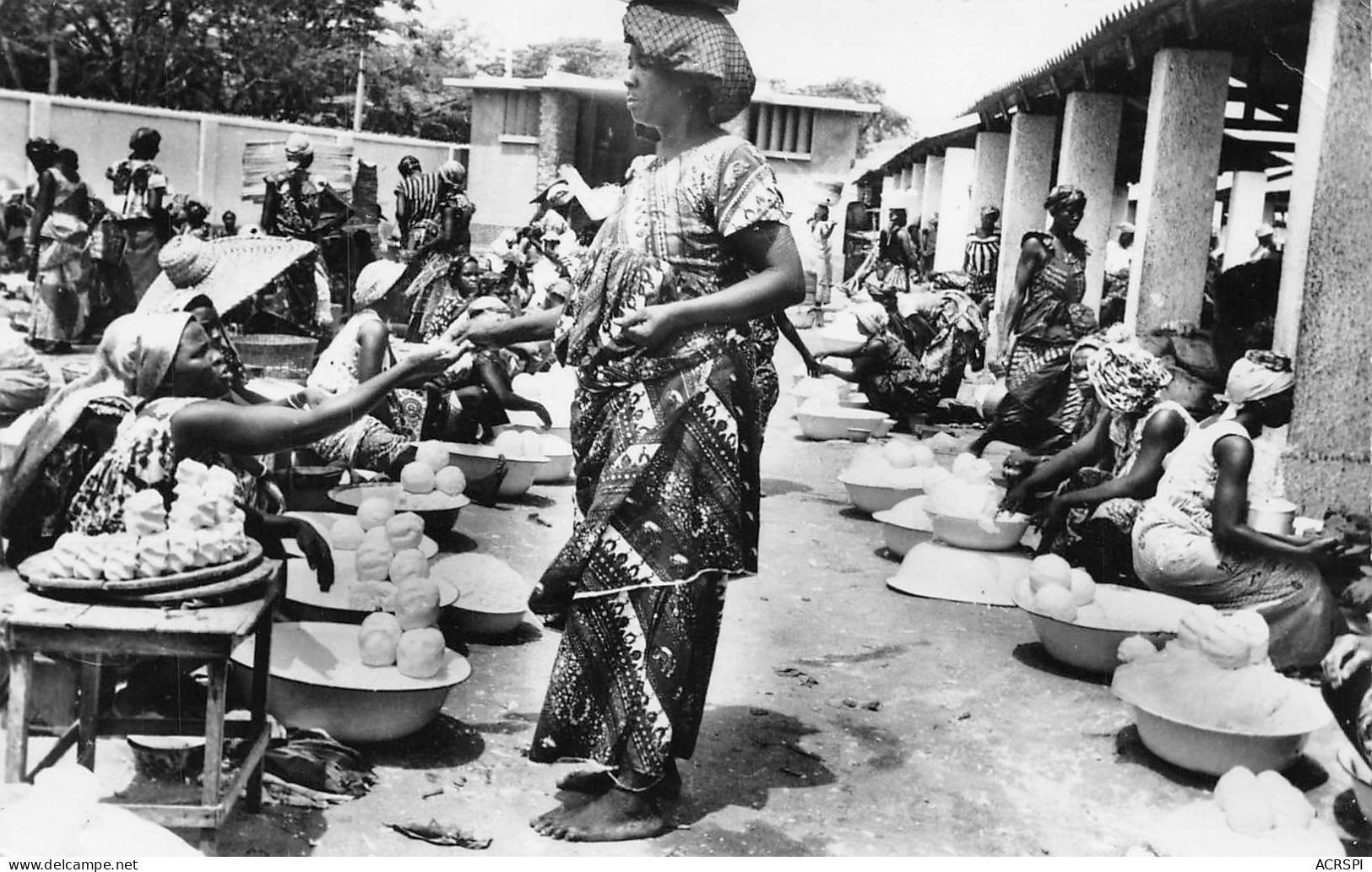 TOGO Vendeuse De Pâte De Manioc  à Lomé (Scans R/V) N° 44 \MP7108 - Togo