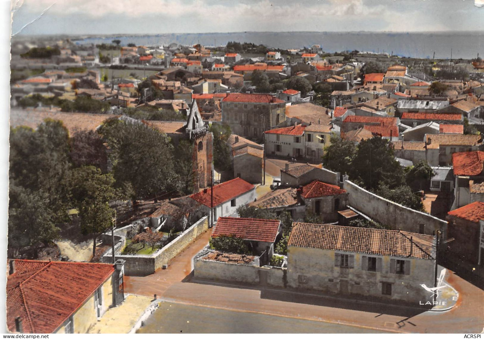 17 ANGOULINS SUR MER. VUE GENERALE La Place Et L'église   (Scan R/V) N° 37 \MP7136 - Angoulins