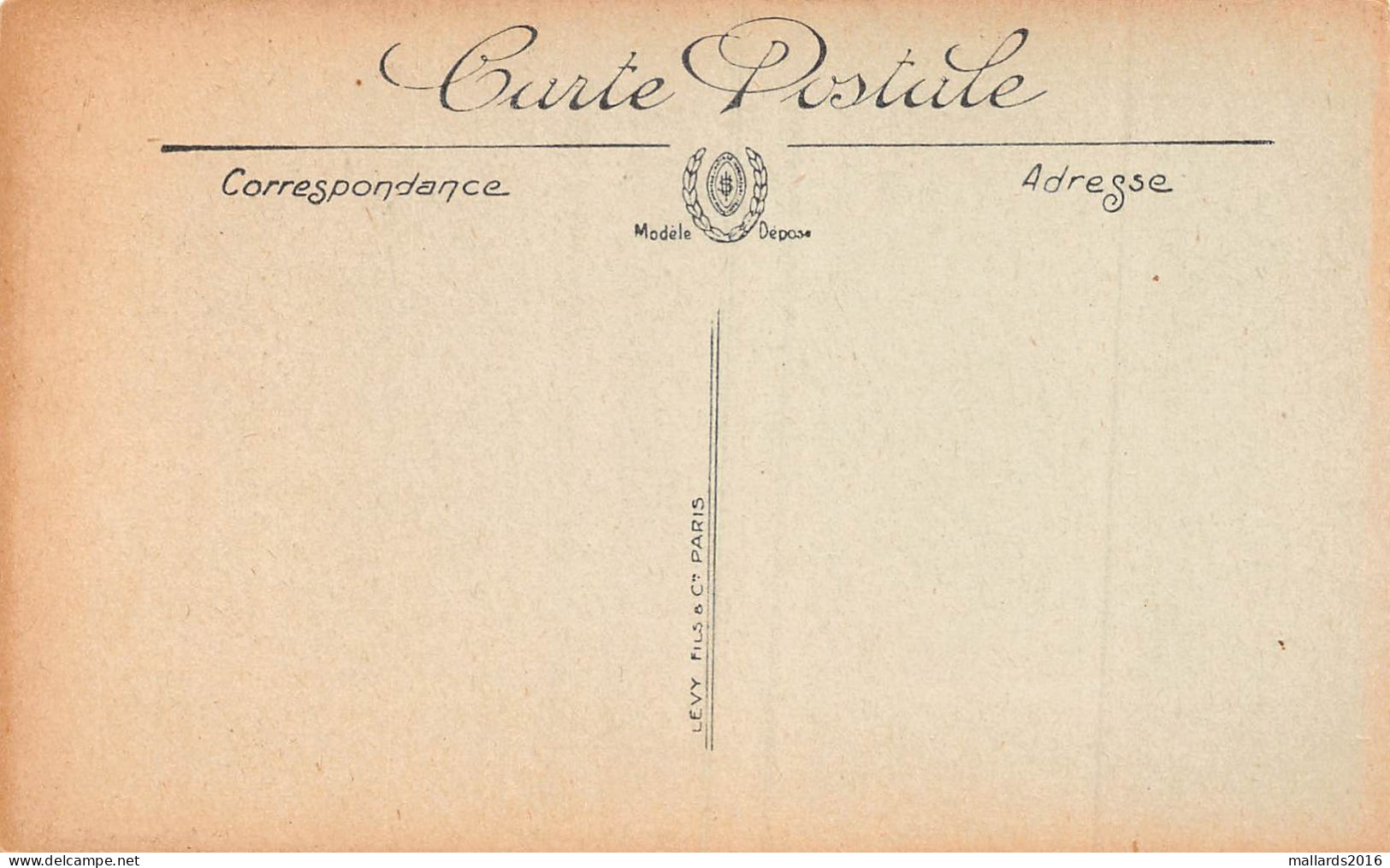 CPA - ARMENTIERES - PLACE DE L'EGLISE - JOUR DE MARCHE ~ AN OLD POSTCARD #240629 - Armentieres