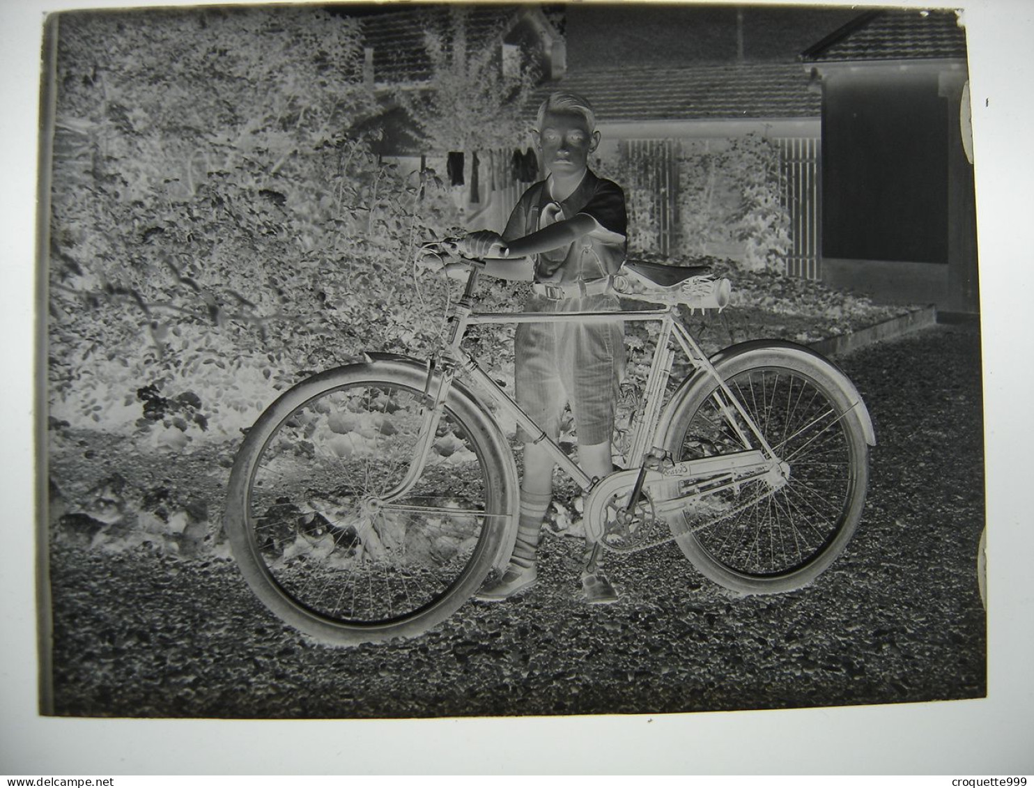 Annees 30 Photographie Plaque Verre NEGATIF Enfant Avec Bicyclette Velo 9 X 12 Cm - Diapositivas De Vidrio