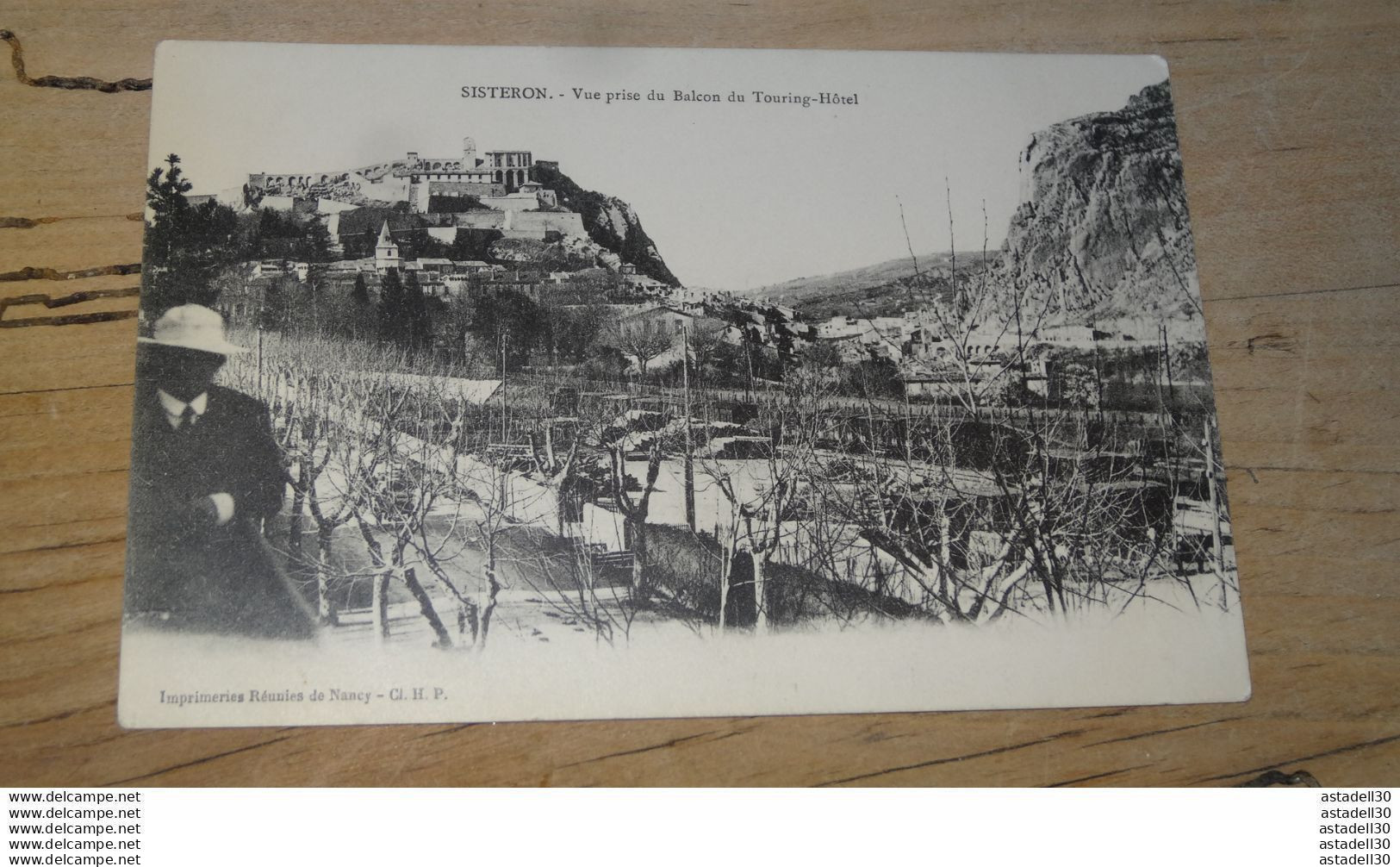 SISTERON : Vue Prise Du Balcon Du Touring Hotel  ............. J-10145a - Sisteron