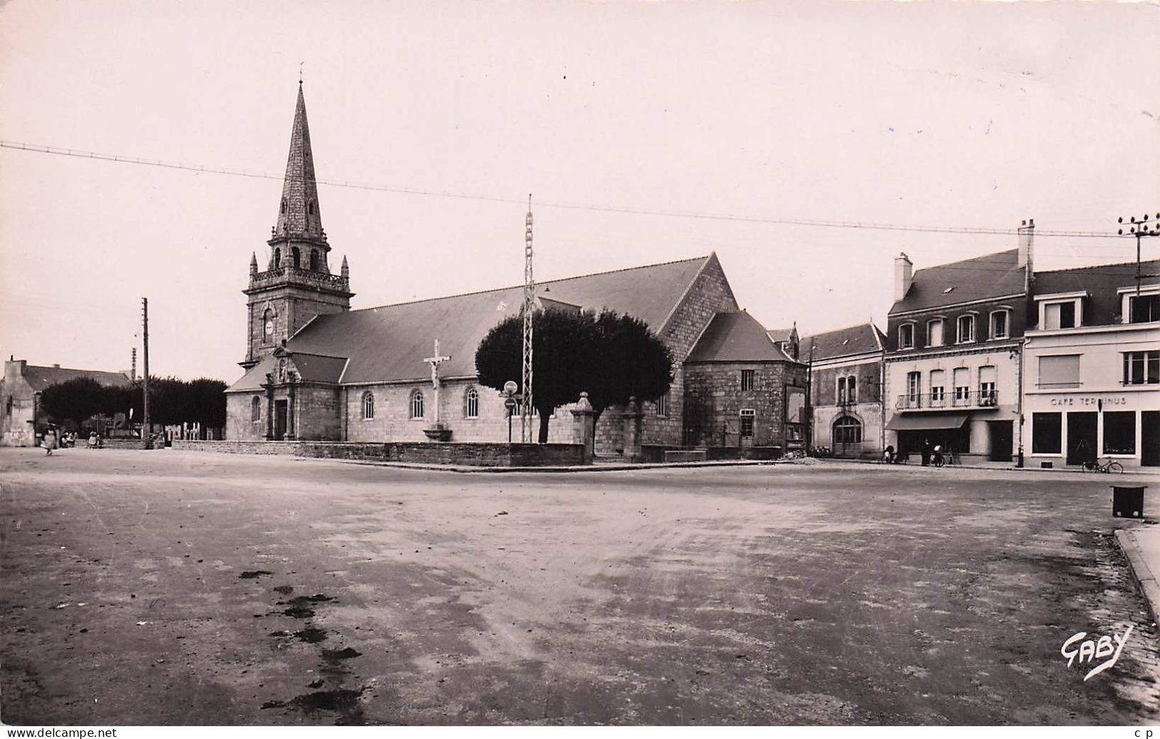 Ploemeur - L'Eglise Et La Place  - CPSM °J - Ploemeur