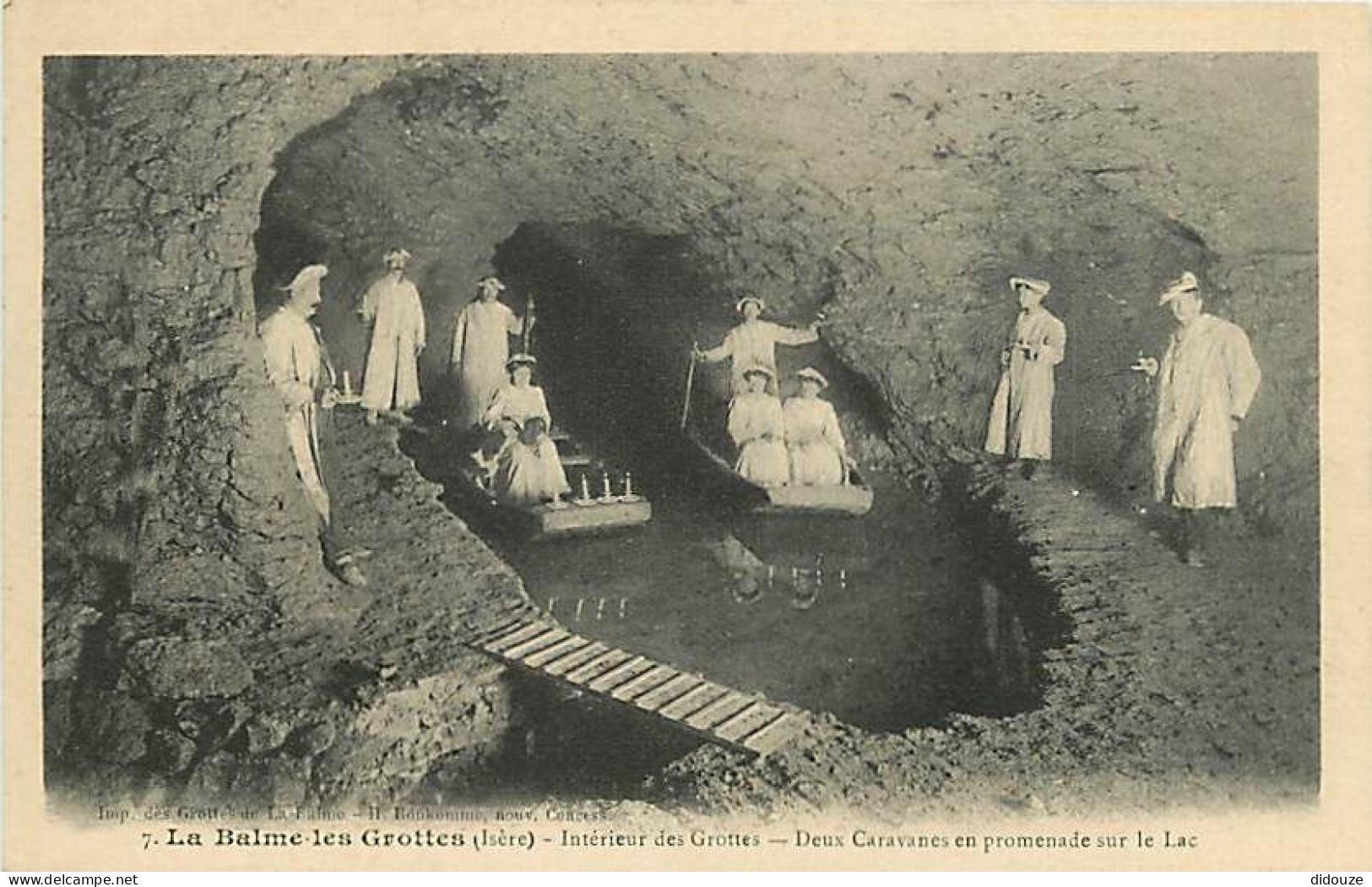 38 - La Balme Les Grottes - Intérieur Des Grottes - Deux Caravanes En Promenade Sur Le Lac - Animée - Spéléologie - CPA  - La Balme-les-Grottes