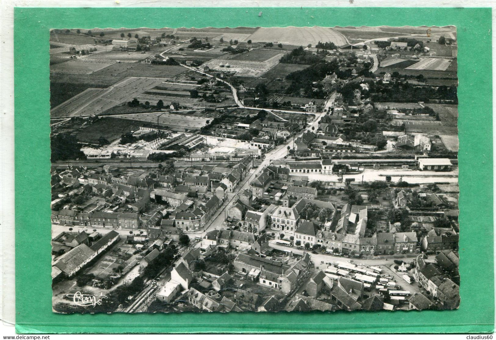 62  .VITRY - EN - ARTOIS  ,  Vue Aérienne , La Grand ' Place ,La Mairie , La Gare    .cpsm  10,5 X 15 . - Vitry En Artois